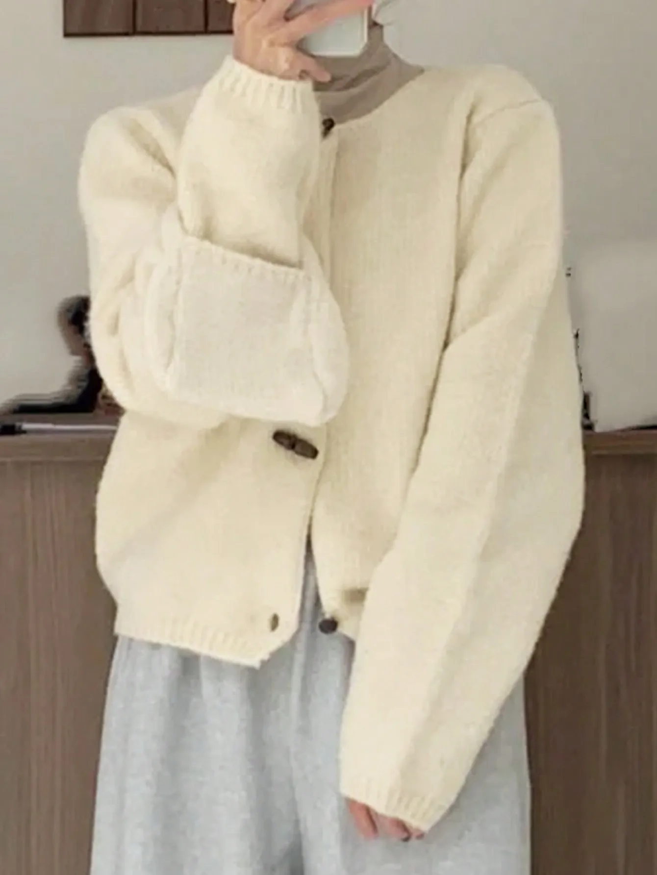 South Korea's Dongdaemun Chic Autumn and Winter Gentle Style Knitted Cardigan French Age-Reducing Long-Sleeved Outwear for Women
South Korea's Dongdaemun Chic Autumn and Winter Gentle Style Knitted Cardigan French Age-Reducing Long-Sleeved Outwear for Women