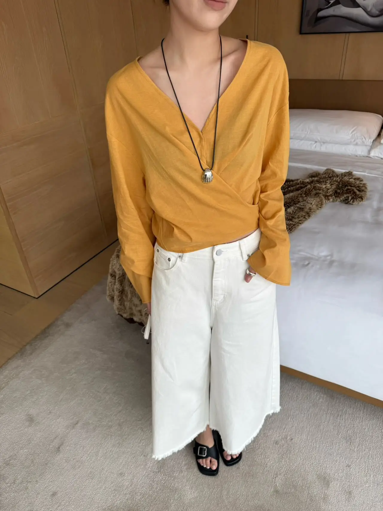 Lilian Simple Korean Style Pure Color V-Neck Cross Shirt for Women Breathable Comfortable Long Sleeve Business Casual Shirt
Lilian Simple Korean Style Pure Color V-Neck Cross Shirt for Women Breathable Comfortable Long Sleeve Business Casual Shirt