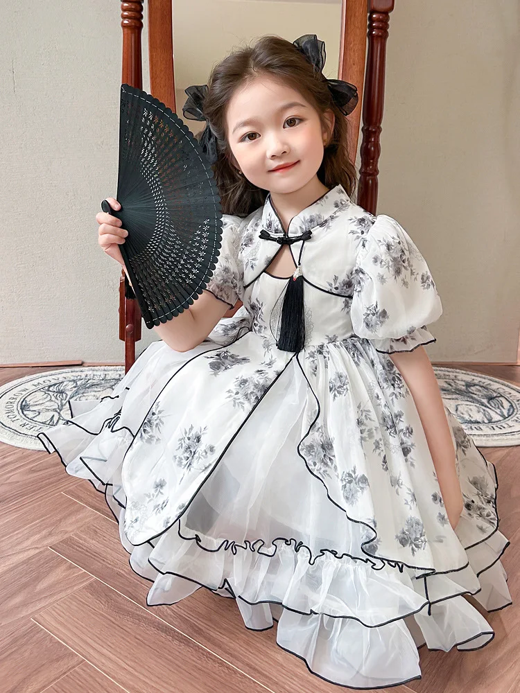Girls' Cheongsam Dress2025Summer New Children's Chinese Style Ink Painting Dress Baby Stylish Floral Princess Dress
Girls' Cheongsam Dress2025Summer New Children's Chinese Style Ink Painting Dress Baby Stylish Floral Princess Dress