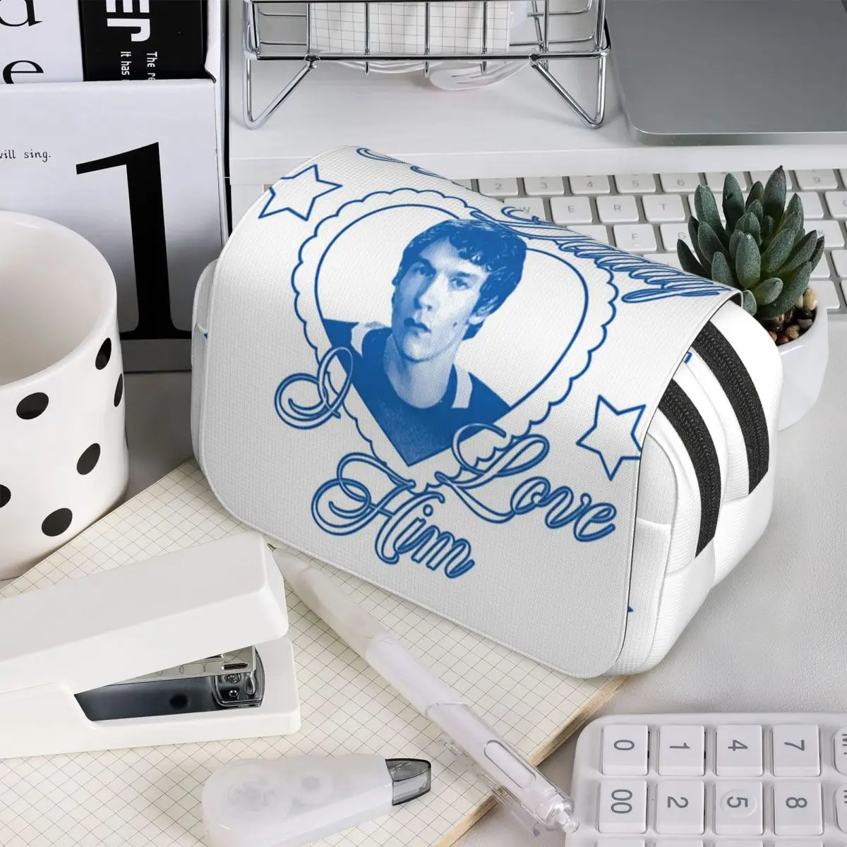 Ilya But Daddy I Love Heated Rivalry Pencil Case for Boy Girl Gifts Pen Box Pencil Bag Stationery Supplies Pen Holder Bag
Ilya But Daddy I Love Heated Rivalry Pencil Case for Boy Girl Gifts Pen Box Pencil Bag Stationery Supplies Pen Holder Bag