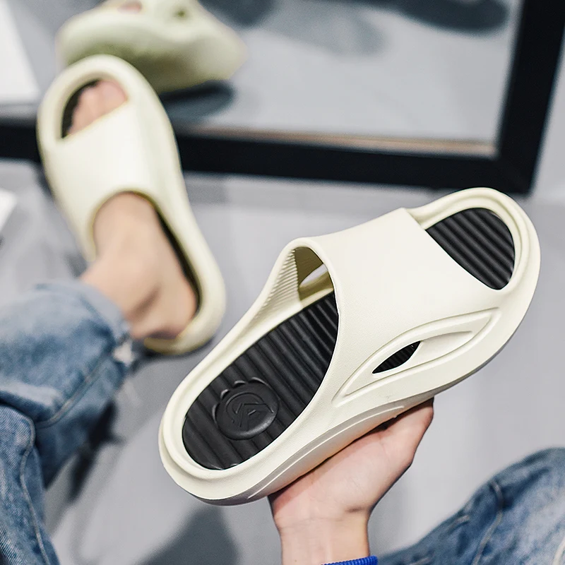 Men's and Women's Slippers Outdoor Couples Fashion Trend New 3cm Thick Bottom Anti slip Slippers Soft and Comfortable High Quali
Men's and Women's Slippers Outdoor Couples Fashion Trend New 3cm Thick Bottom Anti slip Slippers Soft and Comfortable High Quali