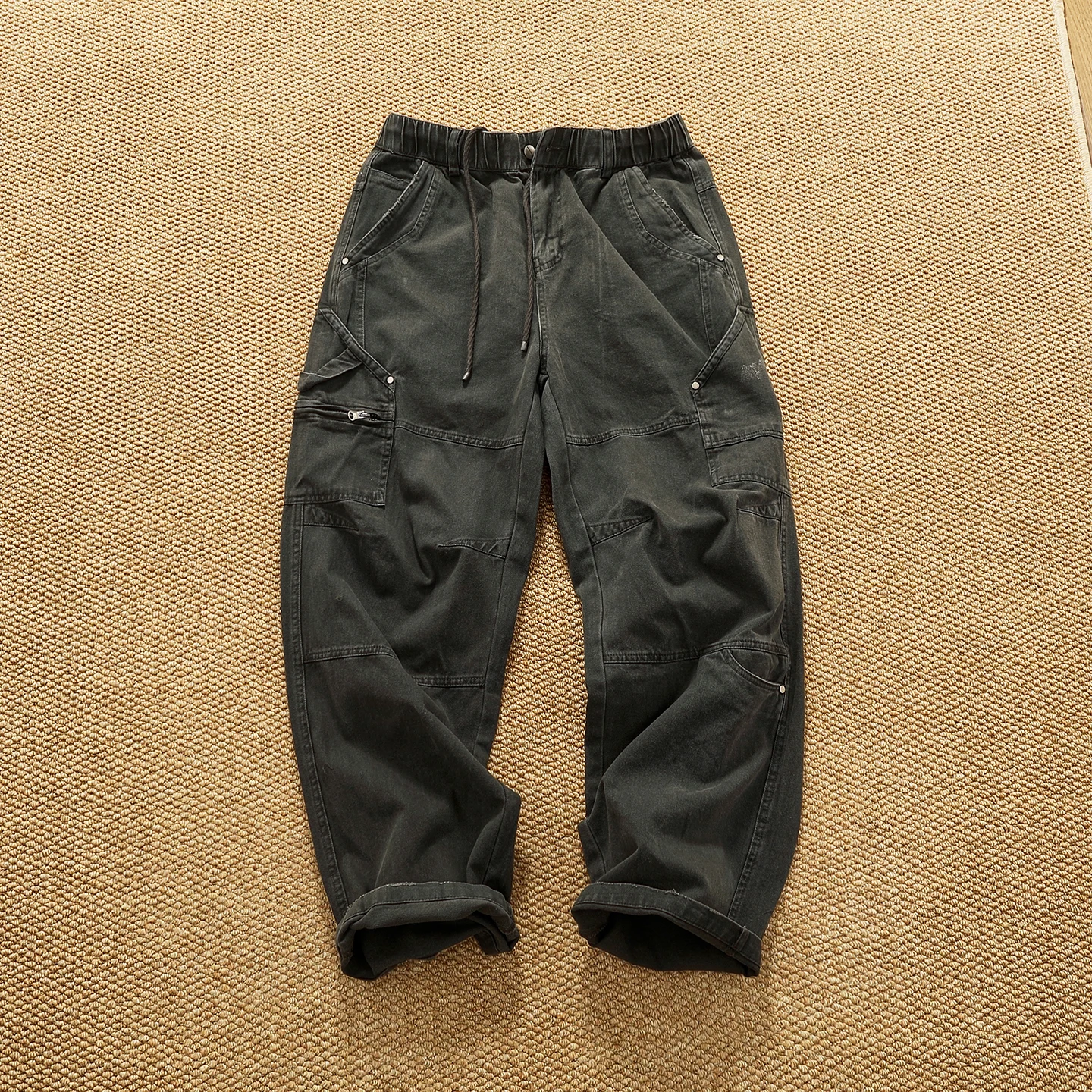 Retro heavy industry washing heavy splicing work pants for men's autumn and winter loose straight conical woodcut trousers
Retro heavy industry washing heavy splicing work pants for men's autumn and winter loose straight conical woodcut trousers