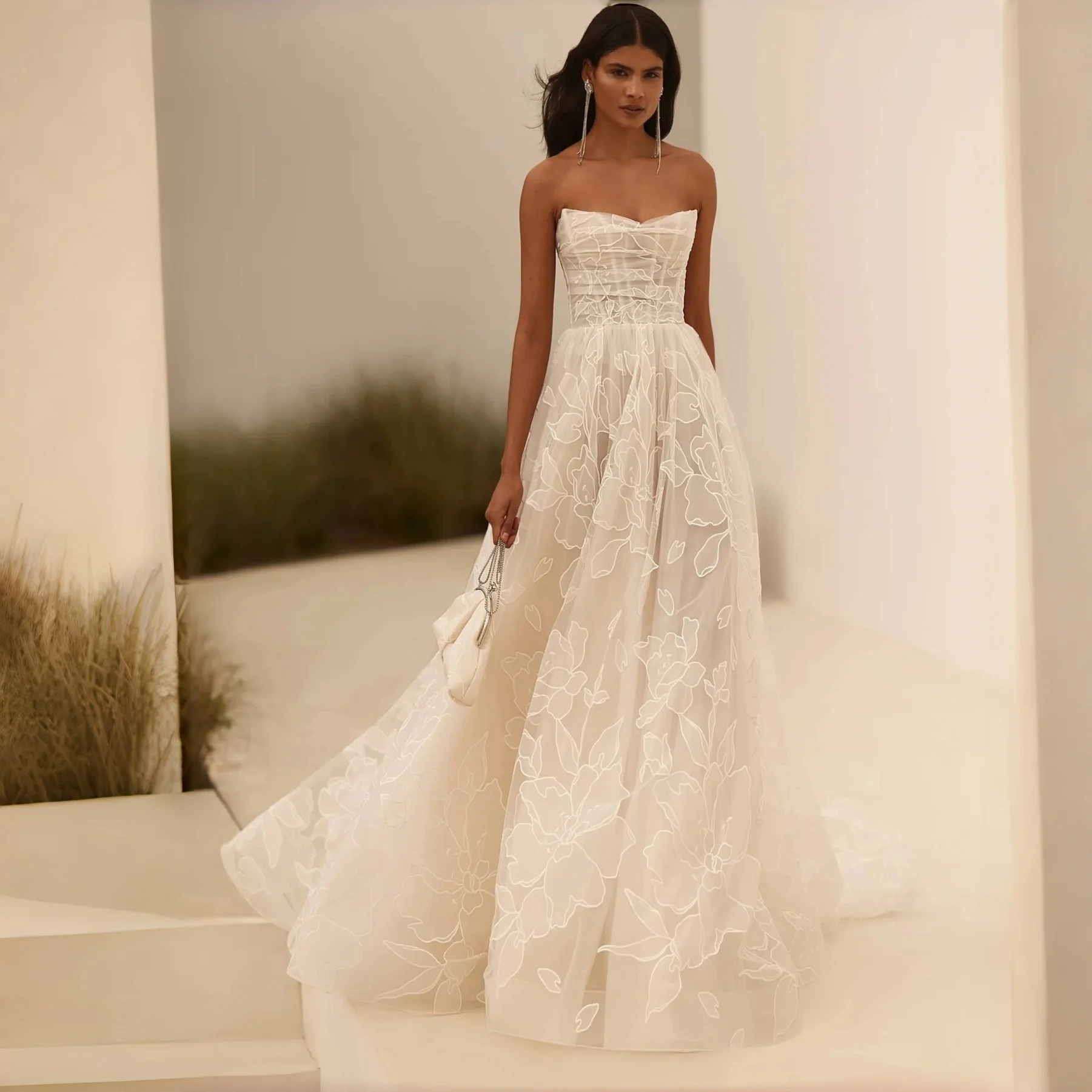 Modern Strapless Floral Line-Embroidered A-Line Wedding Dress Ruched Bodice Nude Lining Chapel Train Bridal Gown Customizable
Modern Strapless Floral Line-Embroidered A-Line Wedding Dress Ruched Bodice Nude Lining Chapel Train Bridal Gown Customizable