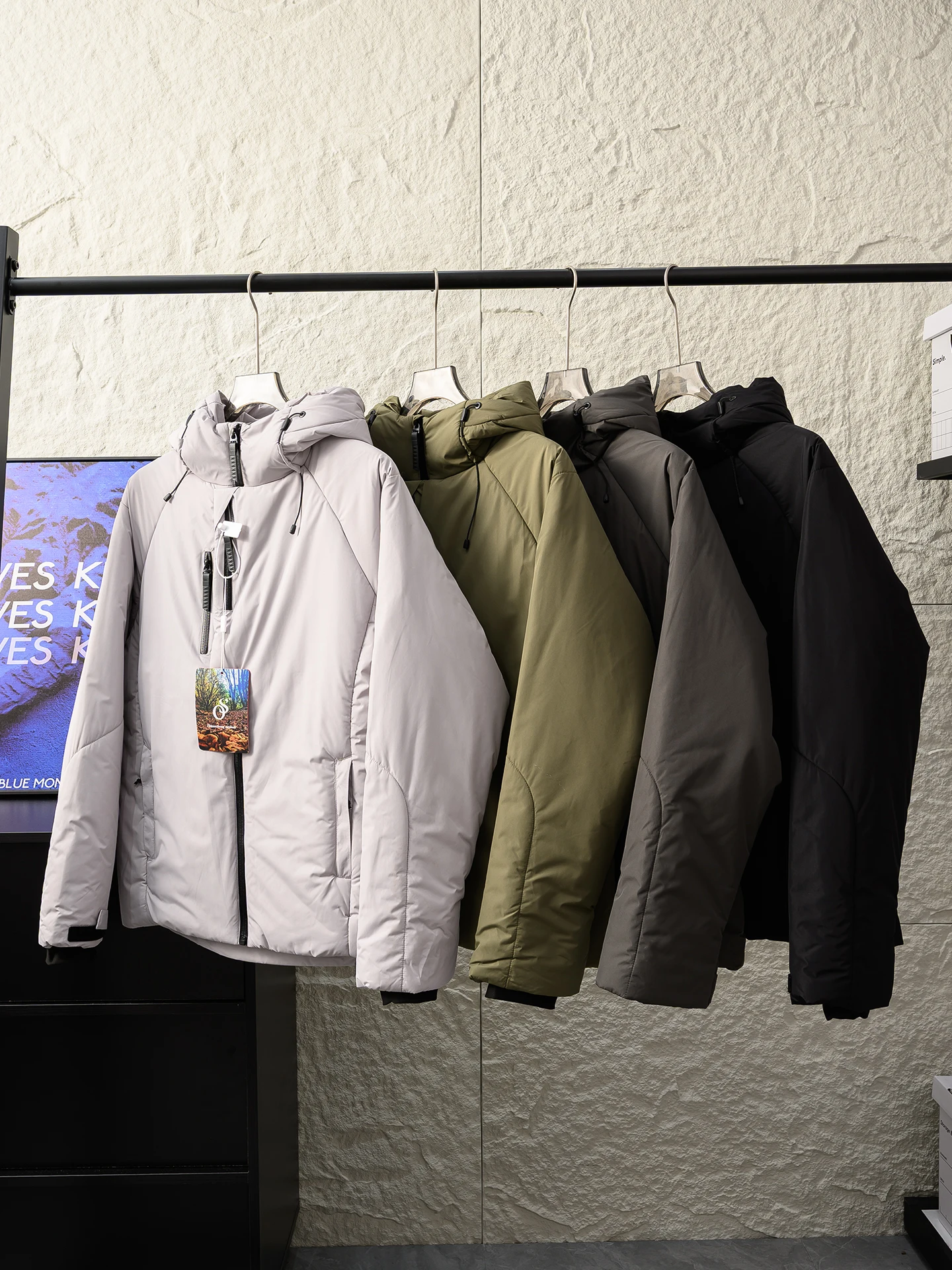 Outdoor Men's Cotton Jacket Lightweight Warm Windproof Water-resistant Hooded Winter Coat Breathable Casual Style Zipper Closure
Outdoor Men's Cotton Jacket Lightweight Warm Windproof Water-resistant Hooded Winter Coat Breathable Casual Style Zipper Closure
