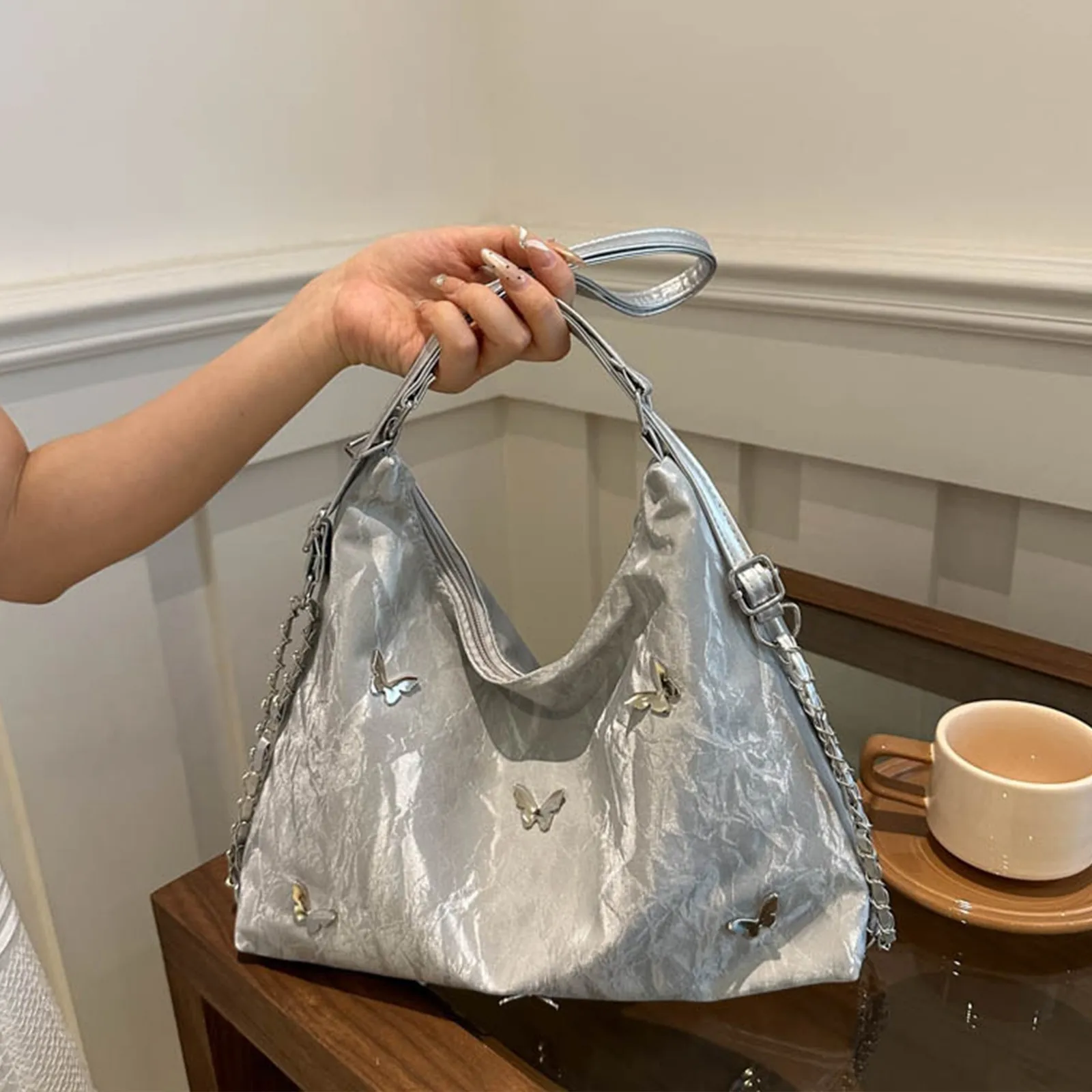 Large-Capacity Bag For Women 2025 New Summer High-End Niche Commuter Tote Bag Shoulder Single Shoulder Crossbody Backpack
Large-Capacity Bag For Women 2025 New Summer High-End Niche Commuter Tote Bag Shoulder Single Shoulder Crossbody Backpack