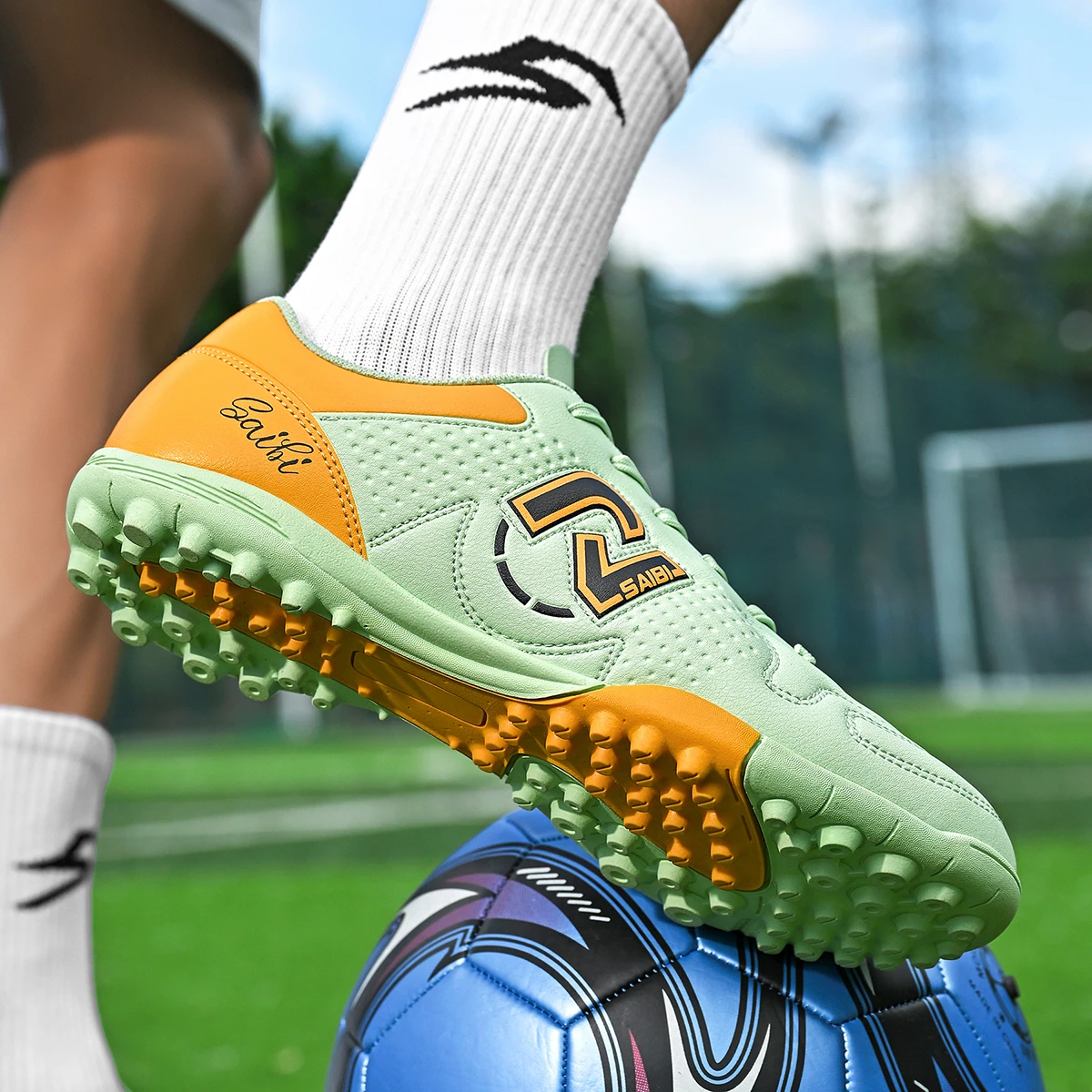 TF Turf Soccer Boots Soft PU Fabric Rubber Non-slip Sole Abrasion Resistant For Campus Sports Activities
TF Turf Soccer Boots Soft PU Fabric Rubber Non-slip Sole Abrasion Resistant For Campus Sports Activities