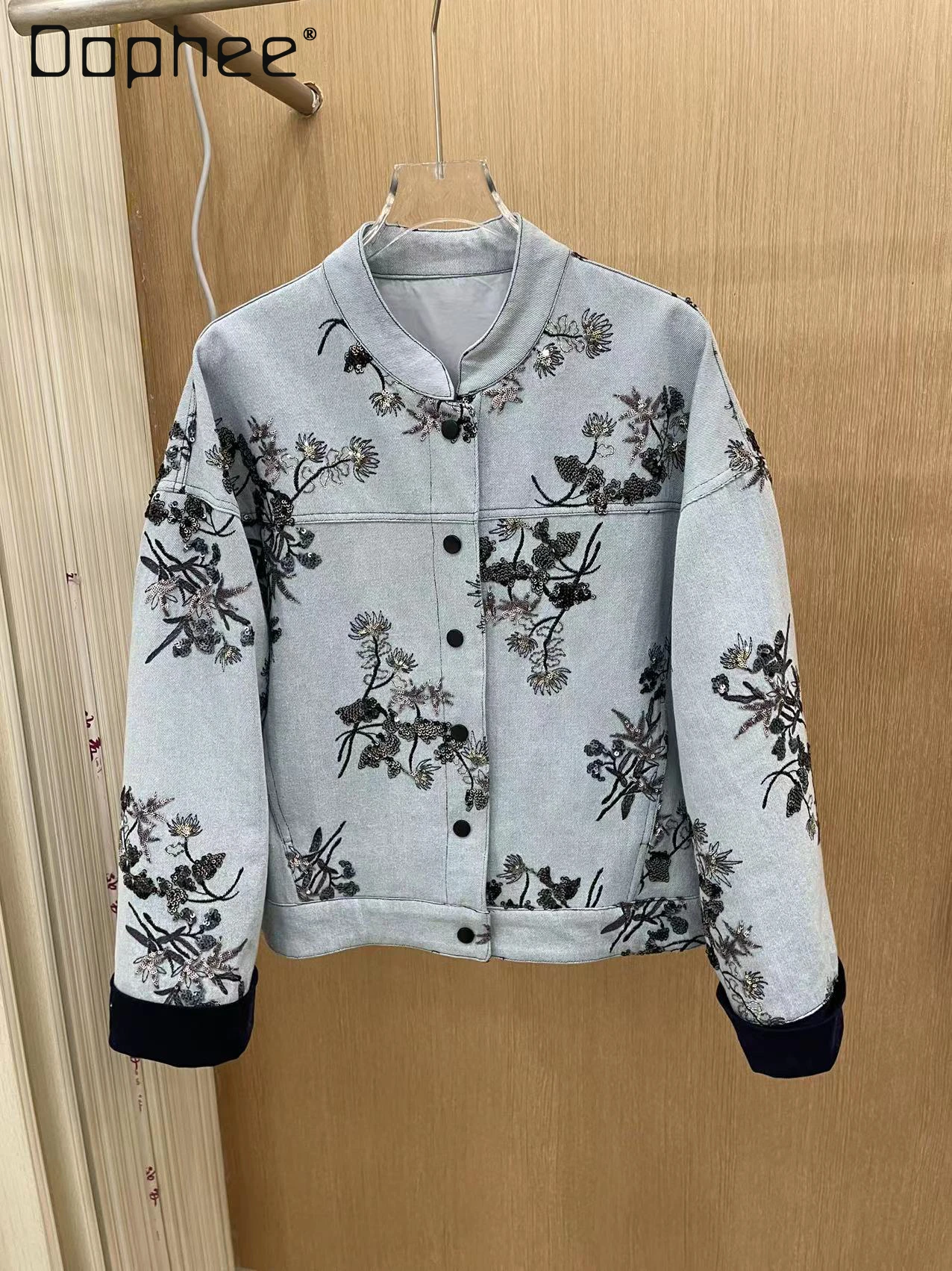 New Chinese Style Embroidered Sequined Denim Jackets for Women Spring and Autumn 2025 New High-end Fashion Loose Casual Jacket
New Chinese Style Embroidered Sequined Denim Jackets for Women Spring and Autumn 2025 New High-end Fashion Loose Casual Jacket