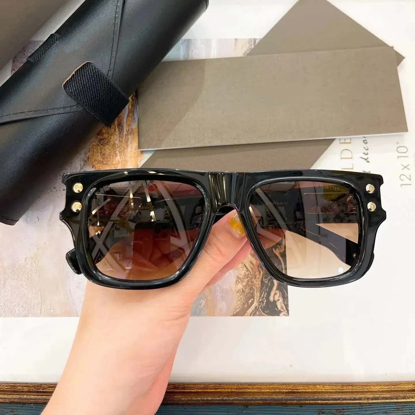 Original Acetate Frame Premium Business LIMITED EDITION Men Eyewear Retro Trend EMITTER-ONE DTS418 Women Unisex Sun Glasses
Original Acetate Frame Premium Business LIMITED EDITION Men Eyewear Retro Trend EMITTER-ONE DTS418 Women Unisex Sun Glasses