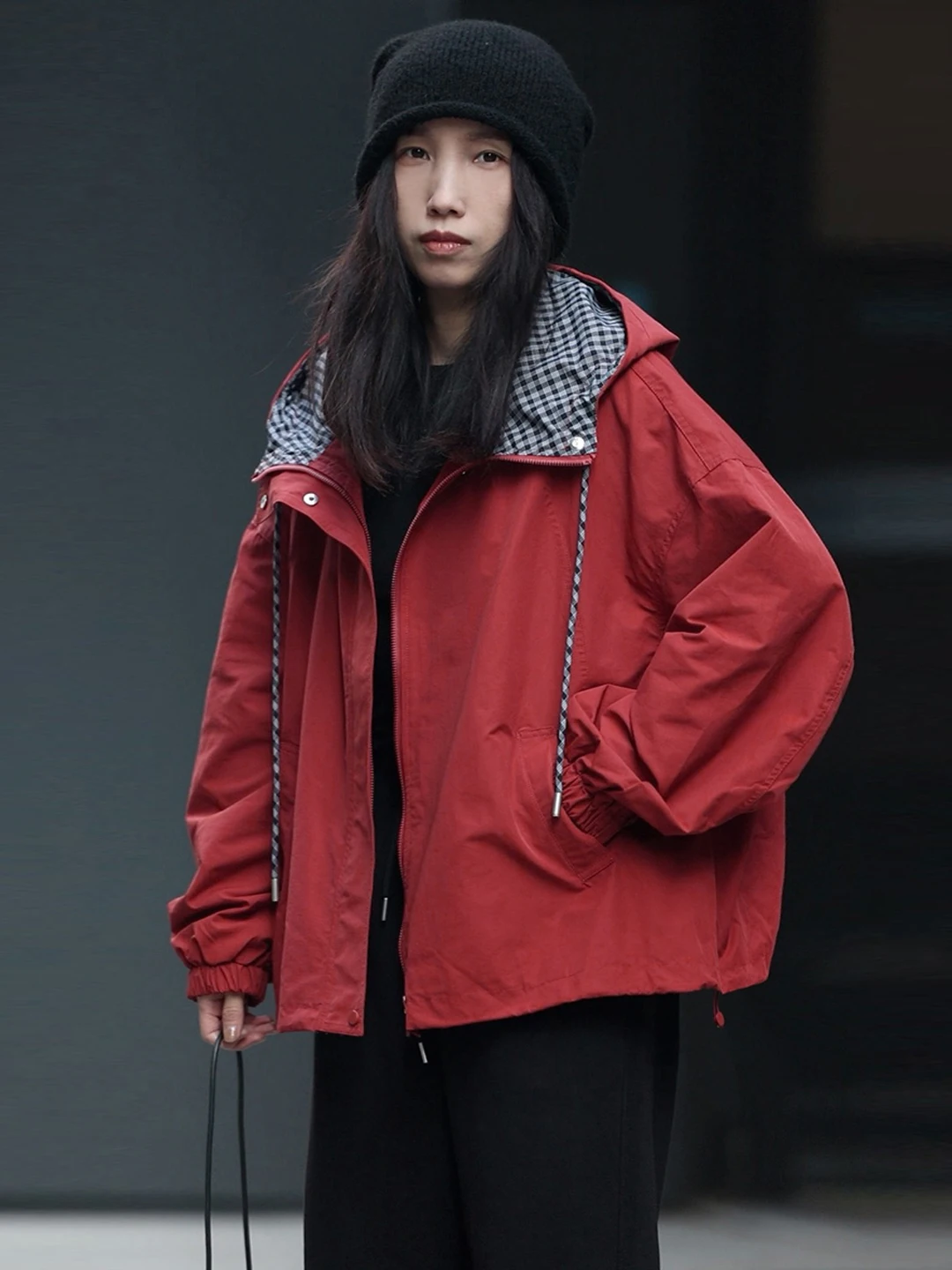 Красная женская куртка-ветровка Bri с капюшоном, повседневная, спортивная, свободного кроя, в стиле ретро, из нейлона и хлопка, на молнии
Красная женская куртка-ветровка Bri с капюшоном, повседневная, спортивная, свободного кроя, в стиле ретро, из нейлона и хлопка, на молнии