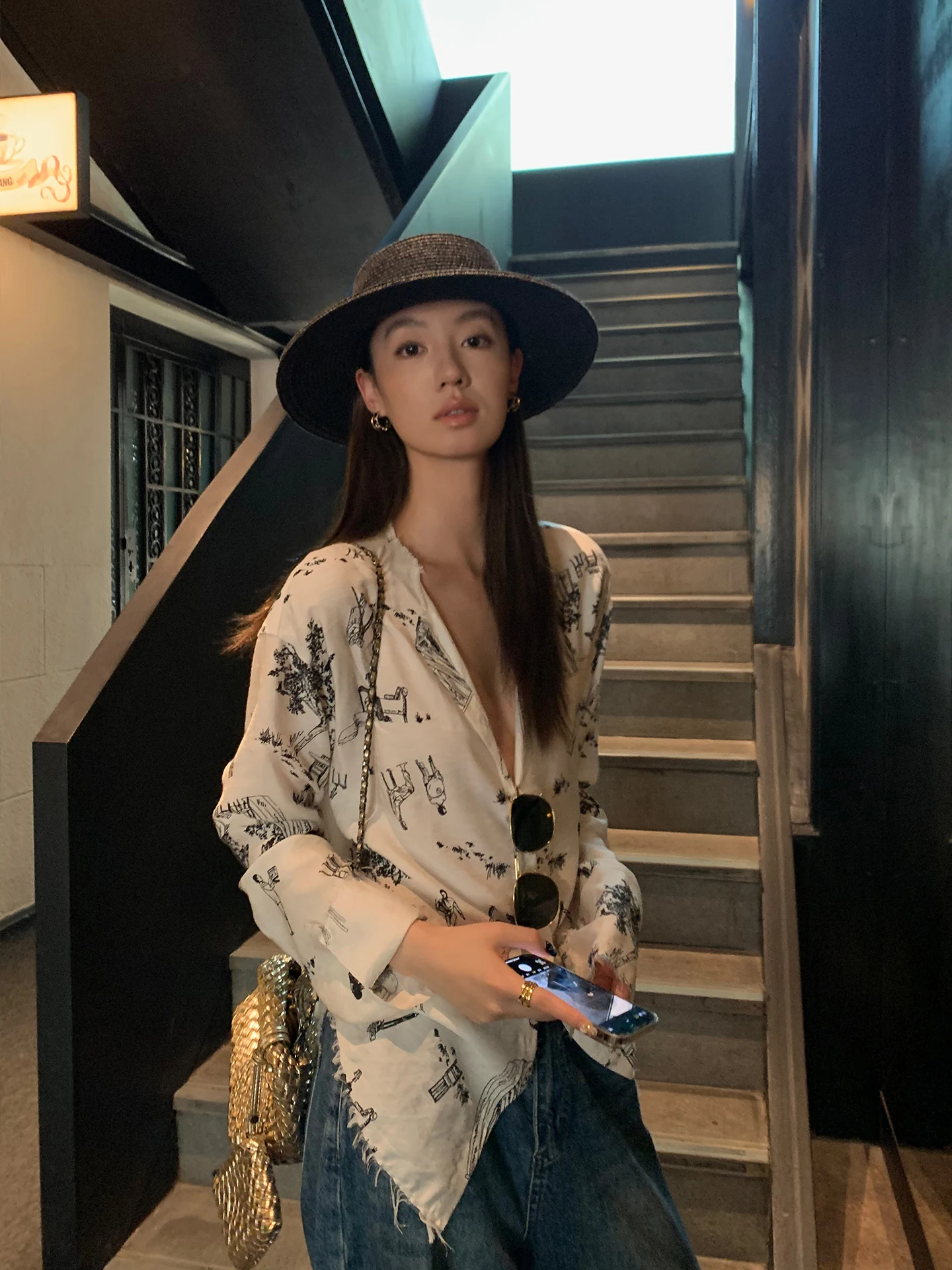 Gakee Official Faion Women's irt Loose Fit Thin Luxury Design Autumn New Sle Casual Sle Long Sve Striped Pattern
Gakee Official Faion Women's irt Loose Fit Thin Luxury Design Autumn New Sle Casual Sle Long Sve Striped Pattern