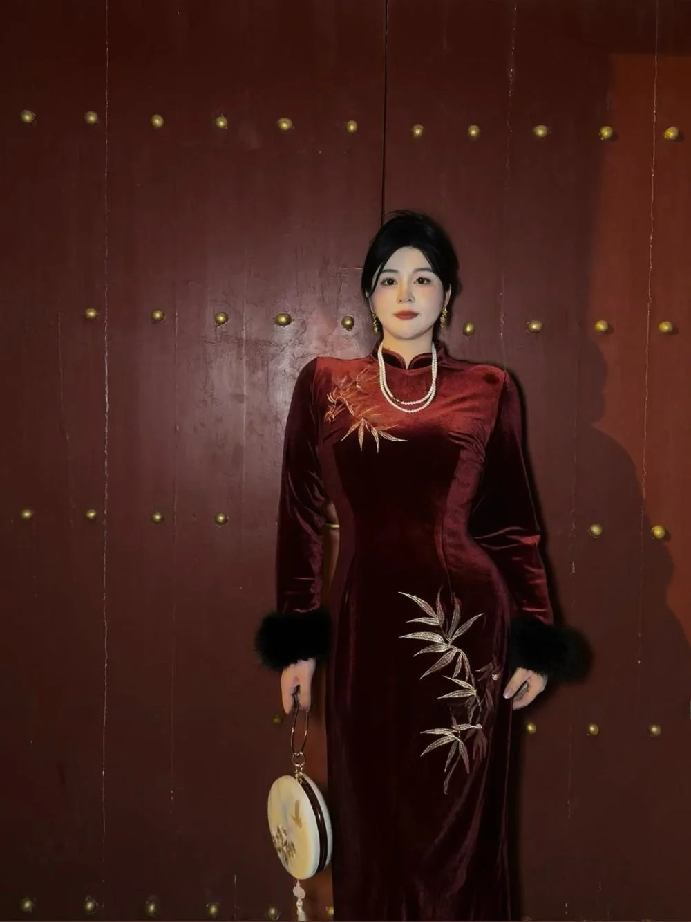 Теплая бархатная юбка для женщин больших размеров, новая китайская зимняя длинная свековая юбка прямого кроя Dr, длинная юбка из полиэфирного волокна
Теплая бархатная юбка для женщин больших размеров, новая китайская зимняя длинная свековая юбка прямого кроя Dr, длинная юбка из полиэфирного волокна