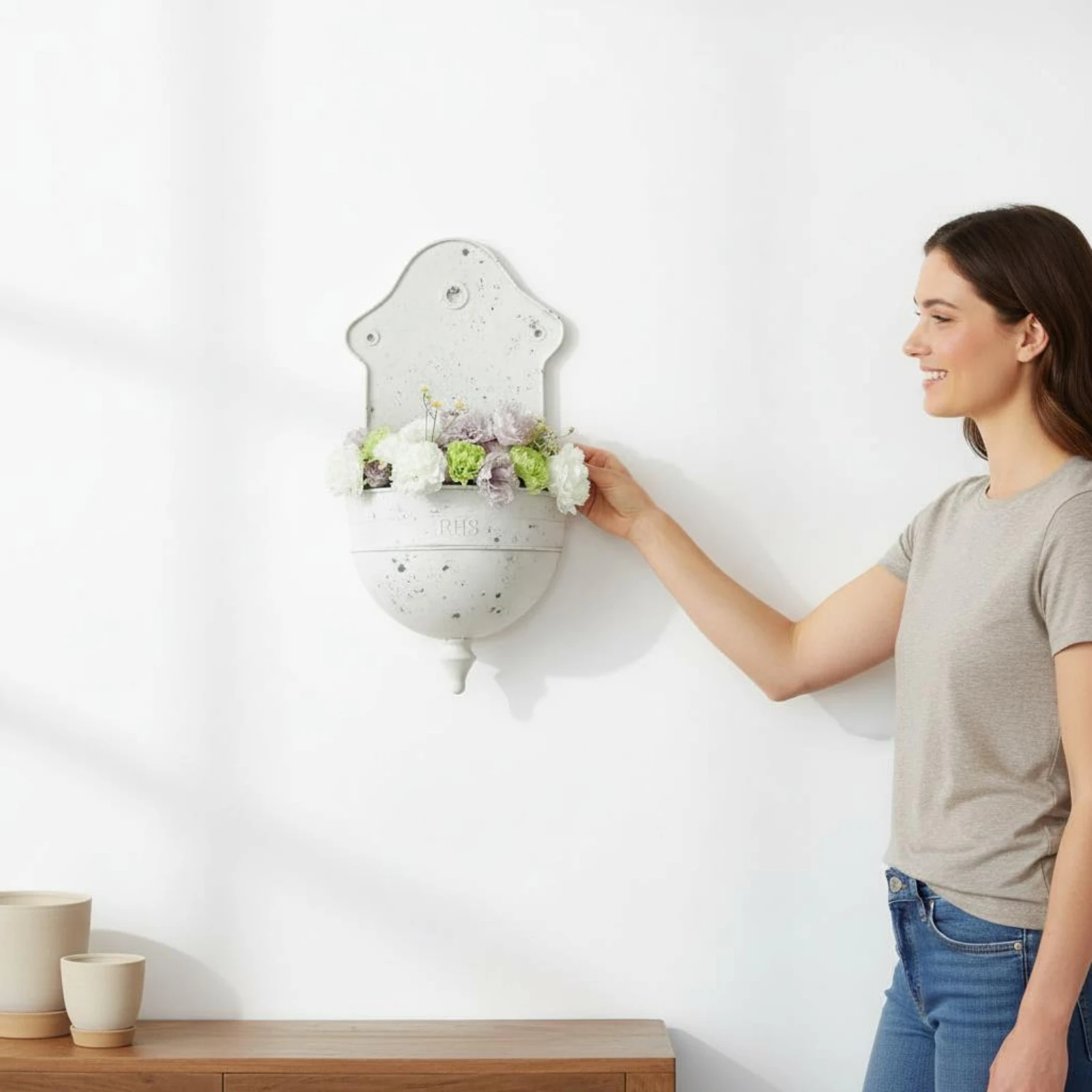 Metal Wall Planter European Design Vintage Wall Planter Metal Flower Holder Decorative Garden Decor Sturdy for Home
Metal Wall Planter European Design Vintage Wall Planter Metal Flower Holder Decorative Garden Decor Sturdy for Home