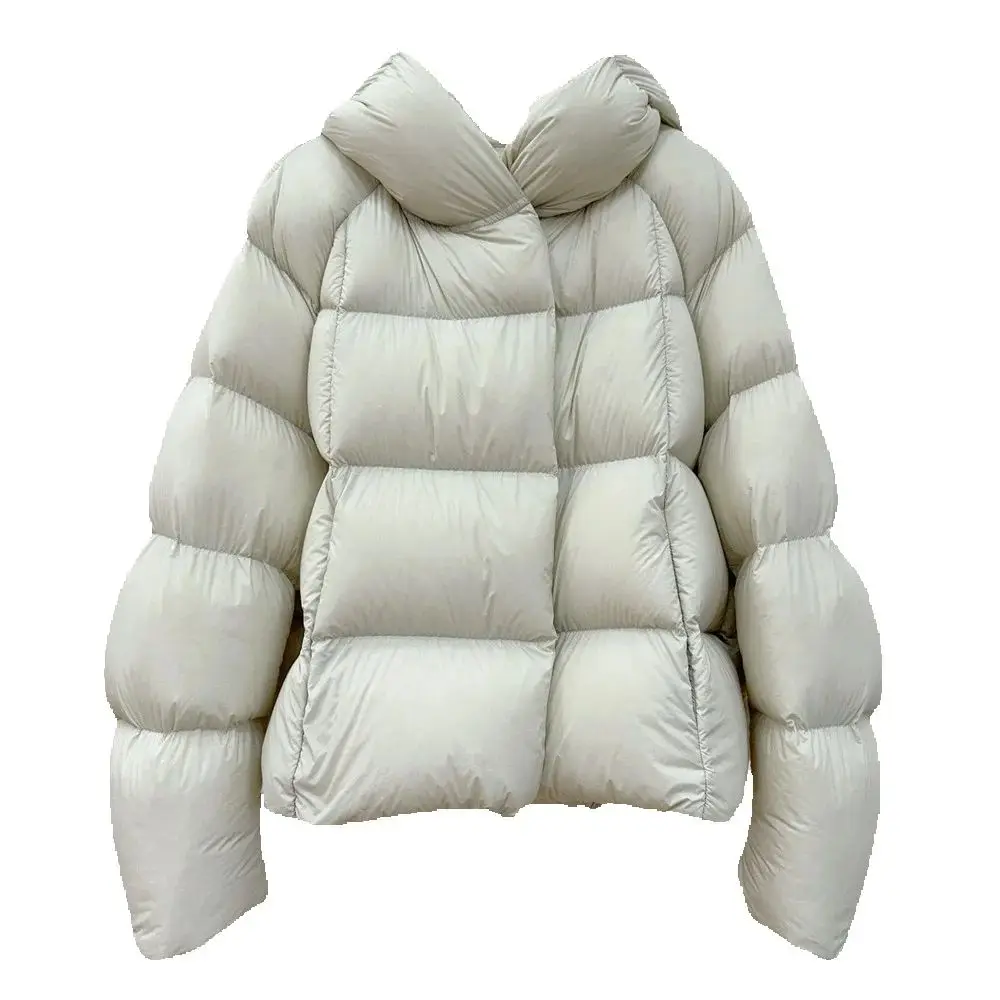 The cream puff is super soft and glutinous. It is a new winter model in 2025, featuring a hooded jacket with a 90mm white goose
The cream puff is super soft and glutinous. It is a new winter model in 2025, featuring a hooded jacket with a 90mm white goose
