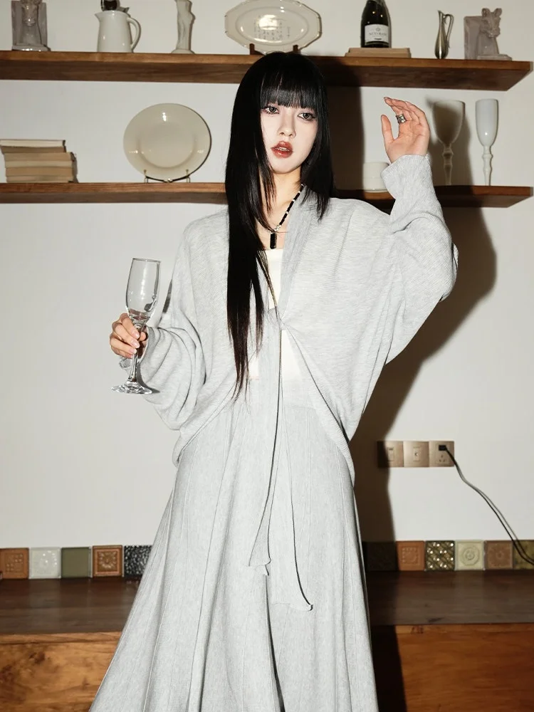 Модный дизайнерский кардиган из шелковой пряжи с завязками, новинка весеннего сезона, свободный крой, длинный рукав, женский вязаный кардиган из мягкой ткани
Модный дизайнерский кардиган из шелковой пряжи с завязками, новинка весеннего сезона, свободный крой, длинный рукав, женский вязаный кардиган из мягкой ткани