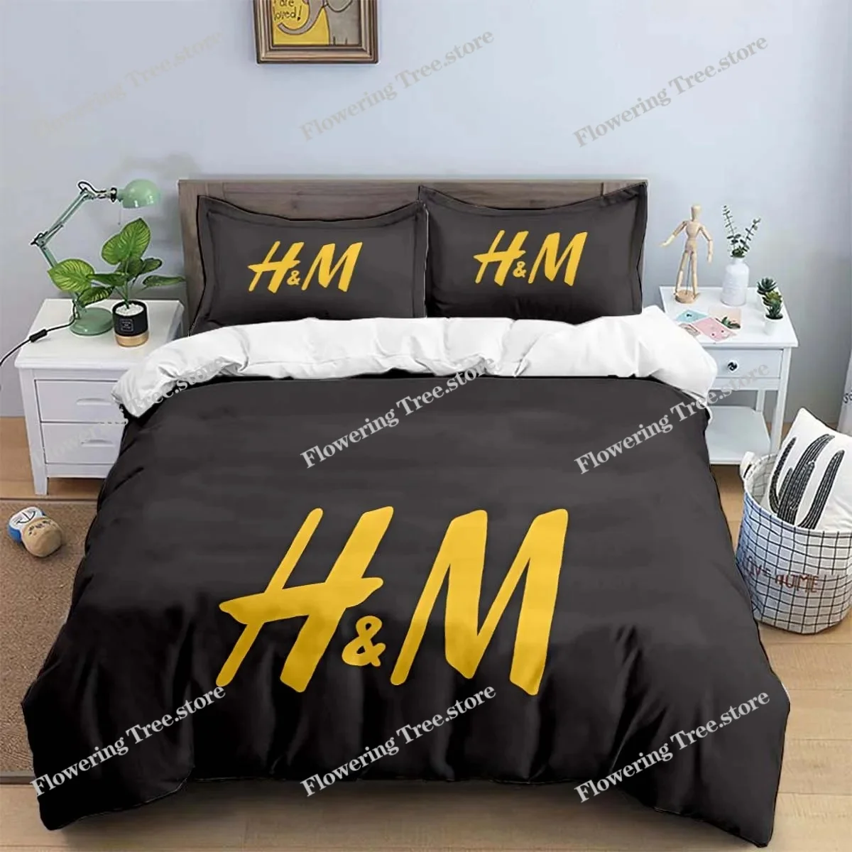 Fashion H-HM-M Logo Print Bedding Sets Exquisite Bed Supplies Set Duvet Cover Bed Comforter Set Bedding Set Luxury Gift
Fashion H-HM-M Logo Print Bedding Sets Exquisite Bed Supplies Set Duvet Cover Bed Comforter Set Bedding Set Luxury Gift