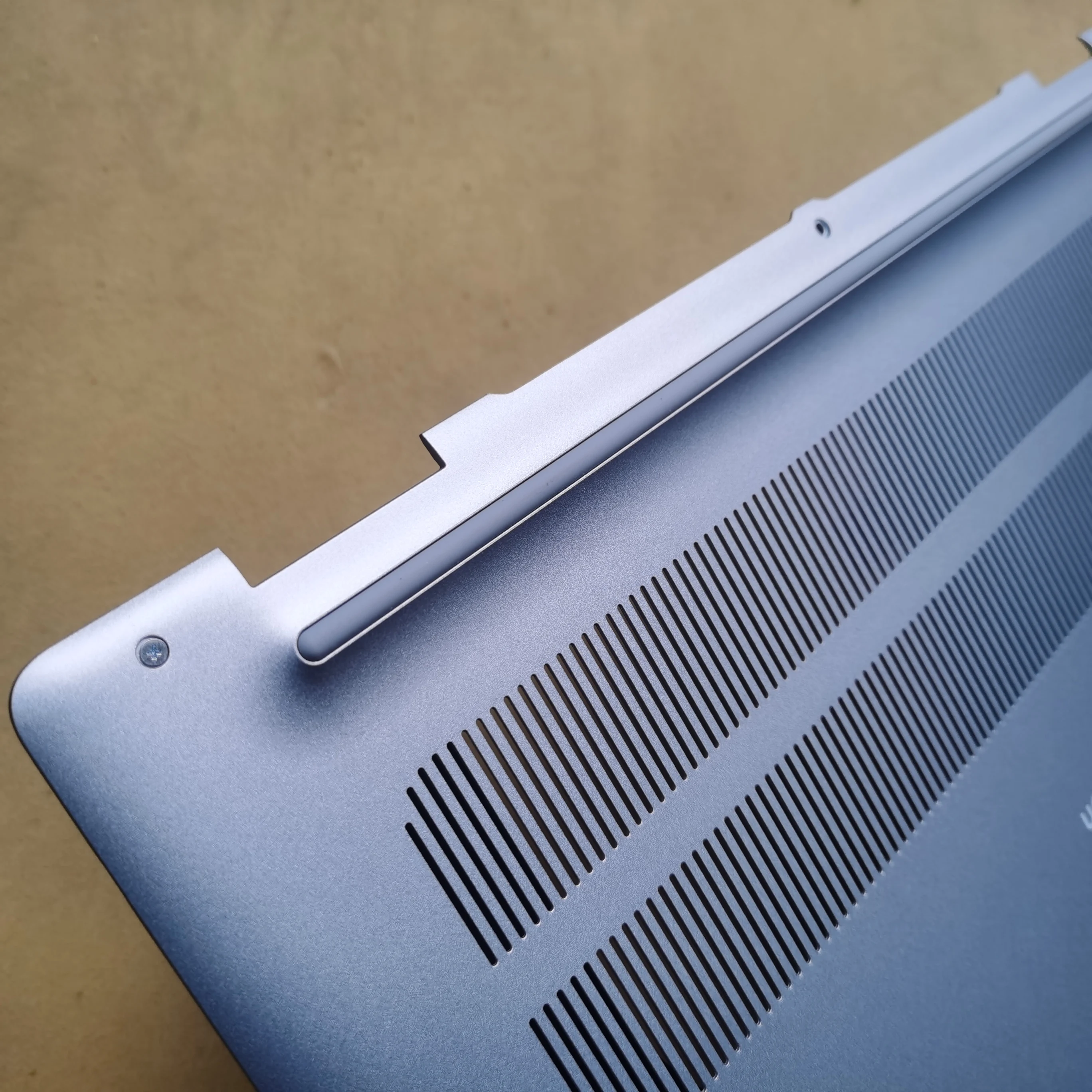 Новый ноутбук для Dell Inspiron 7640 7640-R1808L 0DGF8H, нижняя крышка корпуса
Новый ноутбук для Dell Inspiron 7640 7640-R1808L 0DGF8H, нижняя крышка корпуса