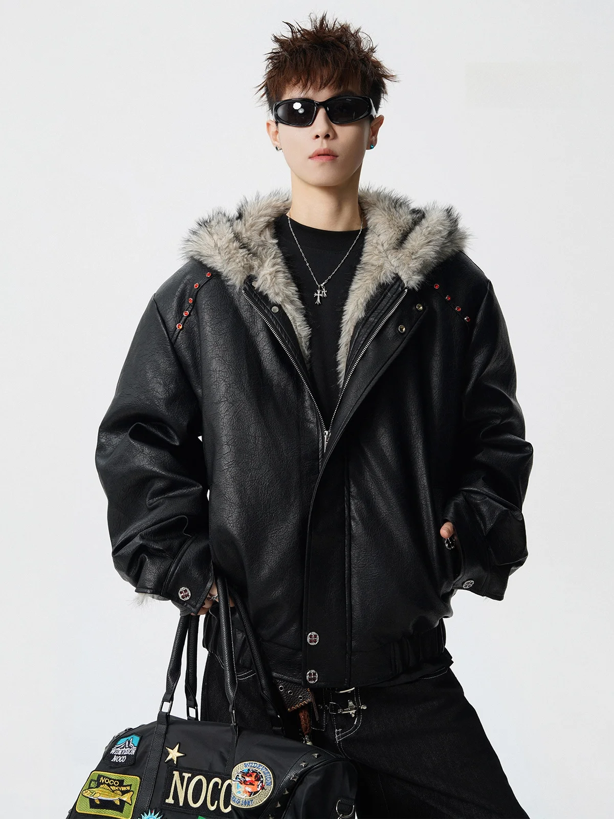 Мужская зимняя теплая куртка из утолщенного хлопка с капюшоном в американском стиле, с флисовой подкладкой, в стиле ретро, с заклепками, короткая кожаная куртка
Мужская зимняя теплая куртка из утолщенного хлопка с капюшоном в американском стиле, с флисовой подкладкой, в стиле ретро, с заклепками, короткая кожаная куртка