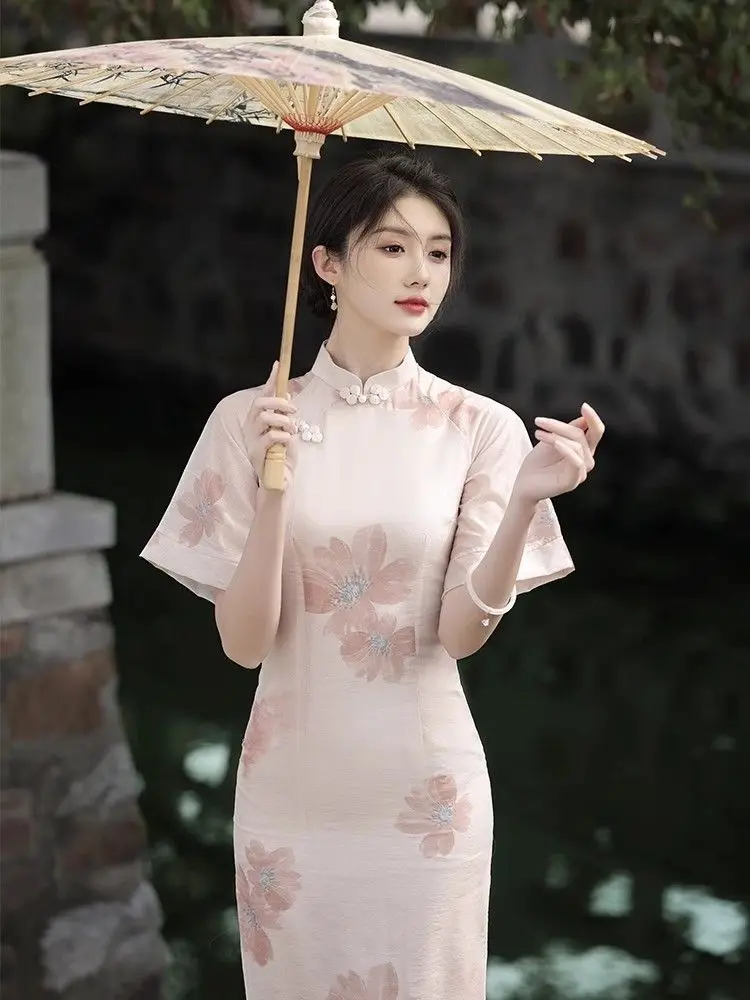 Новое улучшенное платье Cheongsam в китайском стиле, лето 2021, элегантное розовое женское восточное повседневное платье в национальном стиле, женское платье Ципао
Новое улучшенное платье Cheongsam в китайском стиле, лето 2021, элегантное розовое женское восточное повседневное платье в национальном стиле, женское платье Ципао