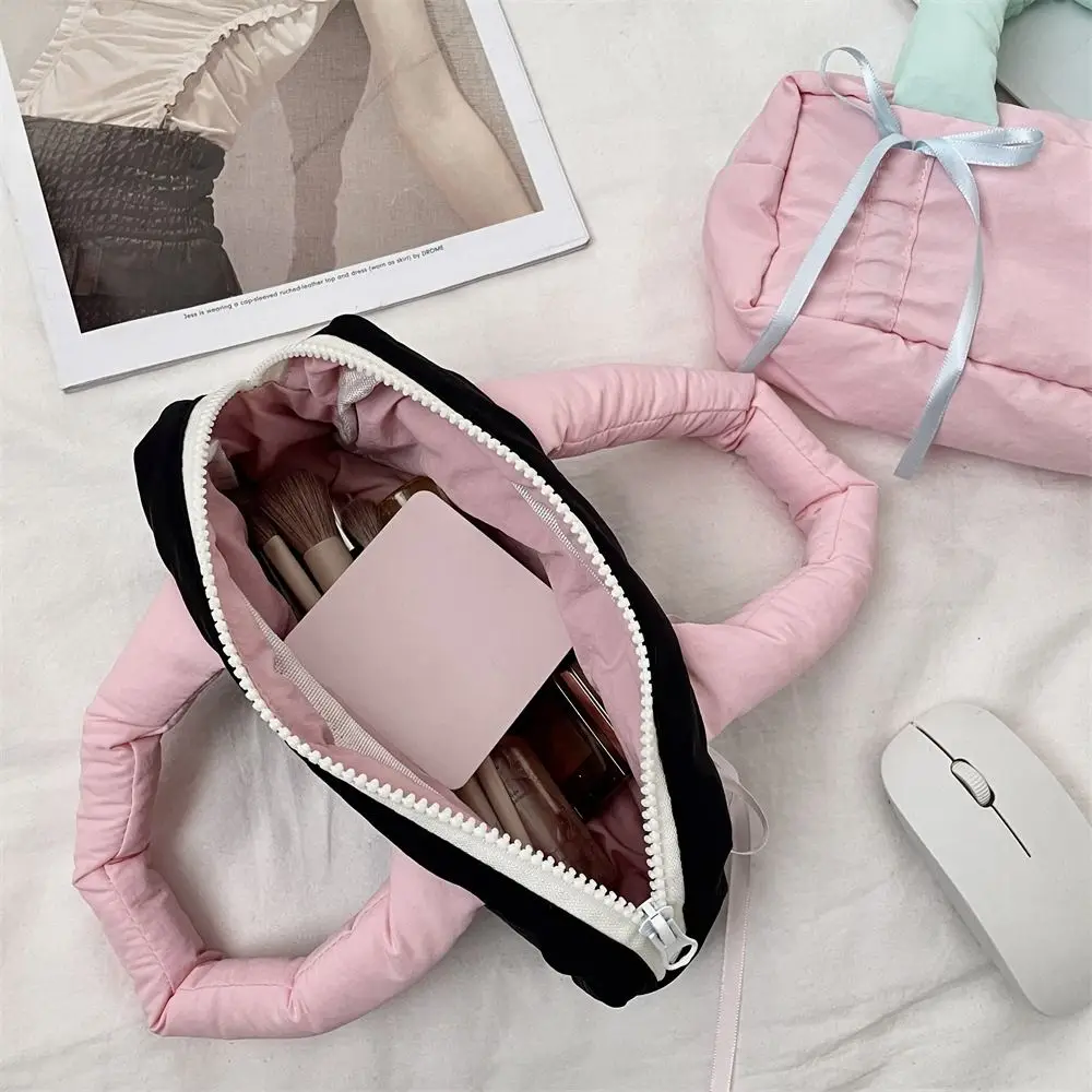 Korean Style Cotton Filled Down Handbag Fresh Color Soft Bowknot Makeup Bag Lightweight Sweet Large Capacity Pencil Case Women
Korean Style Cotton Filled Down Handbag Fresh Color Soft Bowknot Makeup Bag Lightweight Sweet Large Capacity Pencil Case Women