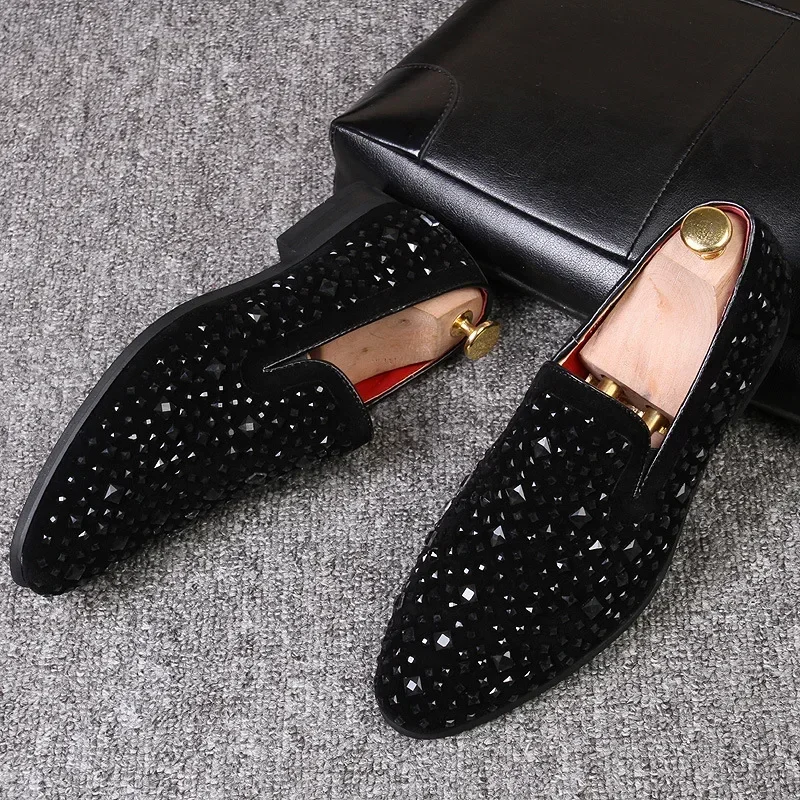 Black Luxury Men Dress Shoes Designer Spikes Loafers Shoes Denim Metal Sequins Footwear High Quality Casual Men Leather Shoes
Black Luxury Men Dress Shoes Designer Spikes Loafers Shoes Denim Metal Sequins Footwear High Quality Casual Men Leather Shoes