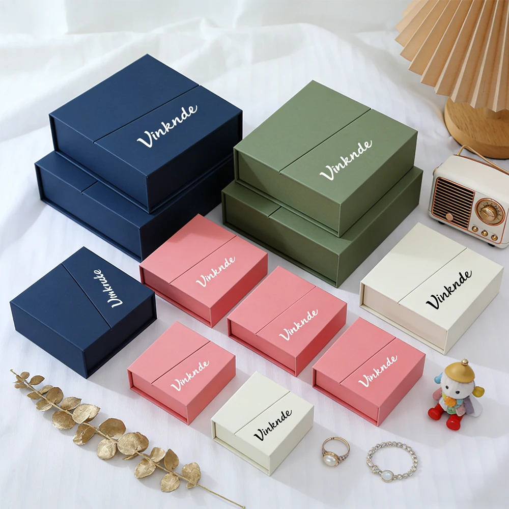 Подарочная упаковка для ювелирных изделий с логотипом на заказ, 50 шт., креативная бумажная коробка для хранения и демонстрации ожерелий, жемчужных серег, браслетов
Подарочная упаковка для ювелирных изделий с логотипом на заказ, 50 шт., креативная бумажная коробка для хранения и демонстрации ожерелий, жемчужных серег, браслетов