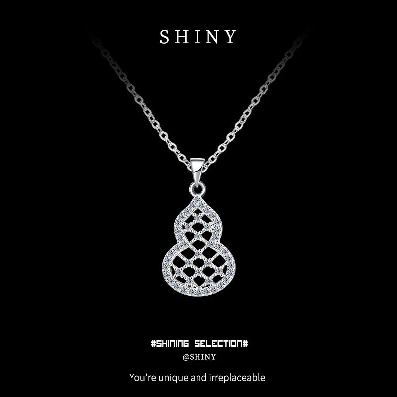 Chinese Retro National Style Gourd Necklace with Moissanite Flower Window Openwork Design for Good Luck and Prosperity Choker
Chinese Retro National Style Gourd Necklace with Moissanite Flower Window Openwork Design for Good Luck and Prosperity Choker