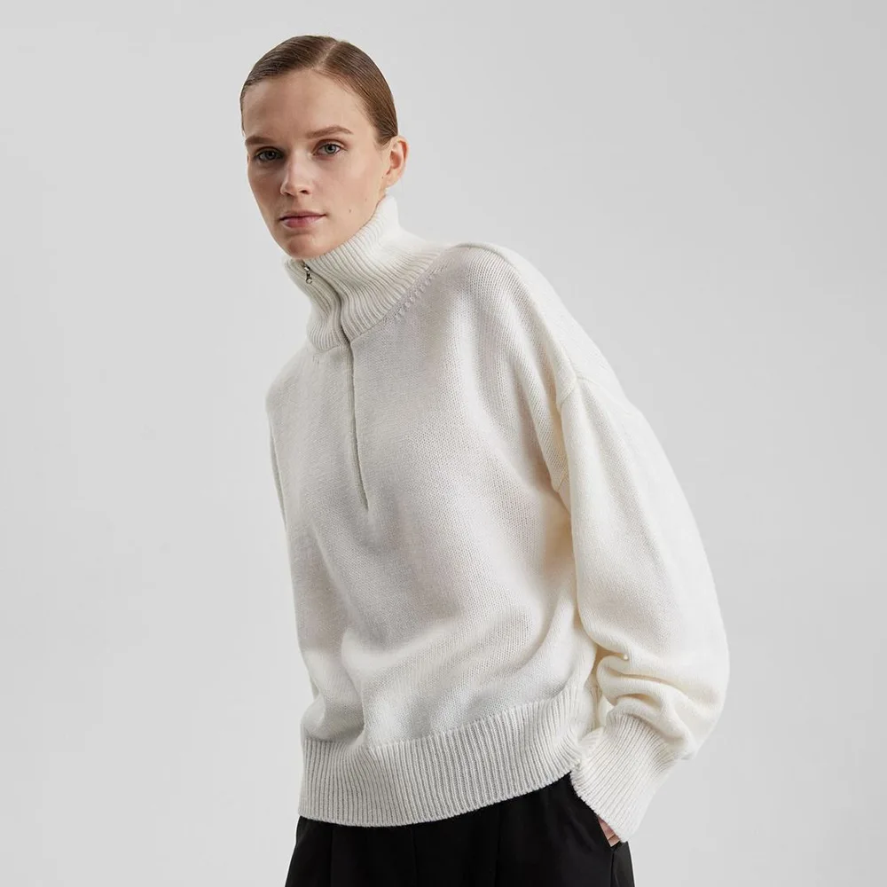 Stand Collar Half-Zip Pullover Sweater Women Style 2025 Autumn and Winter New Loose Lazy Style Knitted Top
Stand Collar Half-Zip Pullover Sweater Women Style 2025 Autumn and Winter New Loose Lazy Style Knitted Top