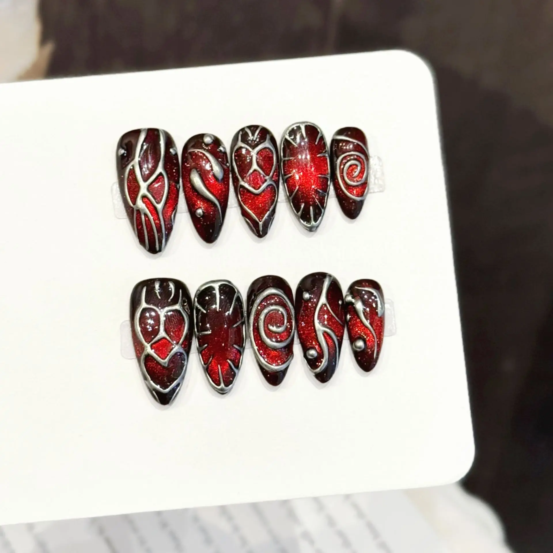 10pcs Red Cat Eye Gradient Handmade Nail 3D Silver Metal Line Abstract Swirl Fake Nail Dark Cool Y2K Almond Fasle Nail for Women
10pcs Red Cat Eye Gradient Handmade Nail 3D Silver Metal Line Abstract Swirl Fake Nail Dark Cool Y2K Almond Fasle Nail for Women