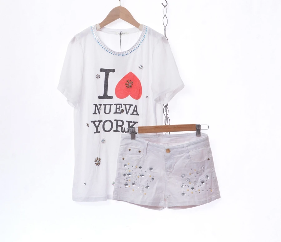 Women's Fashion Loose Fit T-Shirt And Low Waist Shorts Set Cotton Material Versatile Casual Wear Ideal for Spring Season
Women's Fashion Loose Fit T-Shirt And Low Waist Shorts Set Cotton Material Versatile Casual Wear Ideal for Spring Season