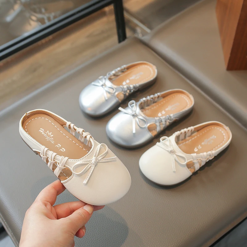 Little Girls Soft Leather Sandals with Cute Bowknot 2026 New Summer Kids Beach Slippers Non-slip Simple Comfort Outdoor Pool
Little Girls Soft Leather Sandals with Cute Bowknot 2026 New Summer Kids Beach Slippers Non-slip Simple Comfort Outdoor Pool