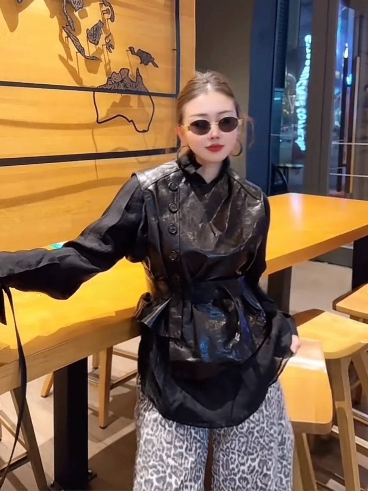 2026 New Women's eepskin Leather Vest ort Svel Outerwear Slimming Versatile Trendy Commute Sle No Brand Registered
2026 New Women's eepskin Leather Vest ort Svel Outerwear Slimming Versatile Trendy Commute Sle No Brand Registered