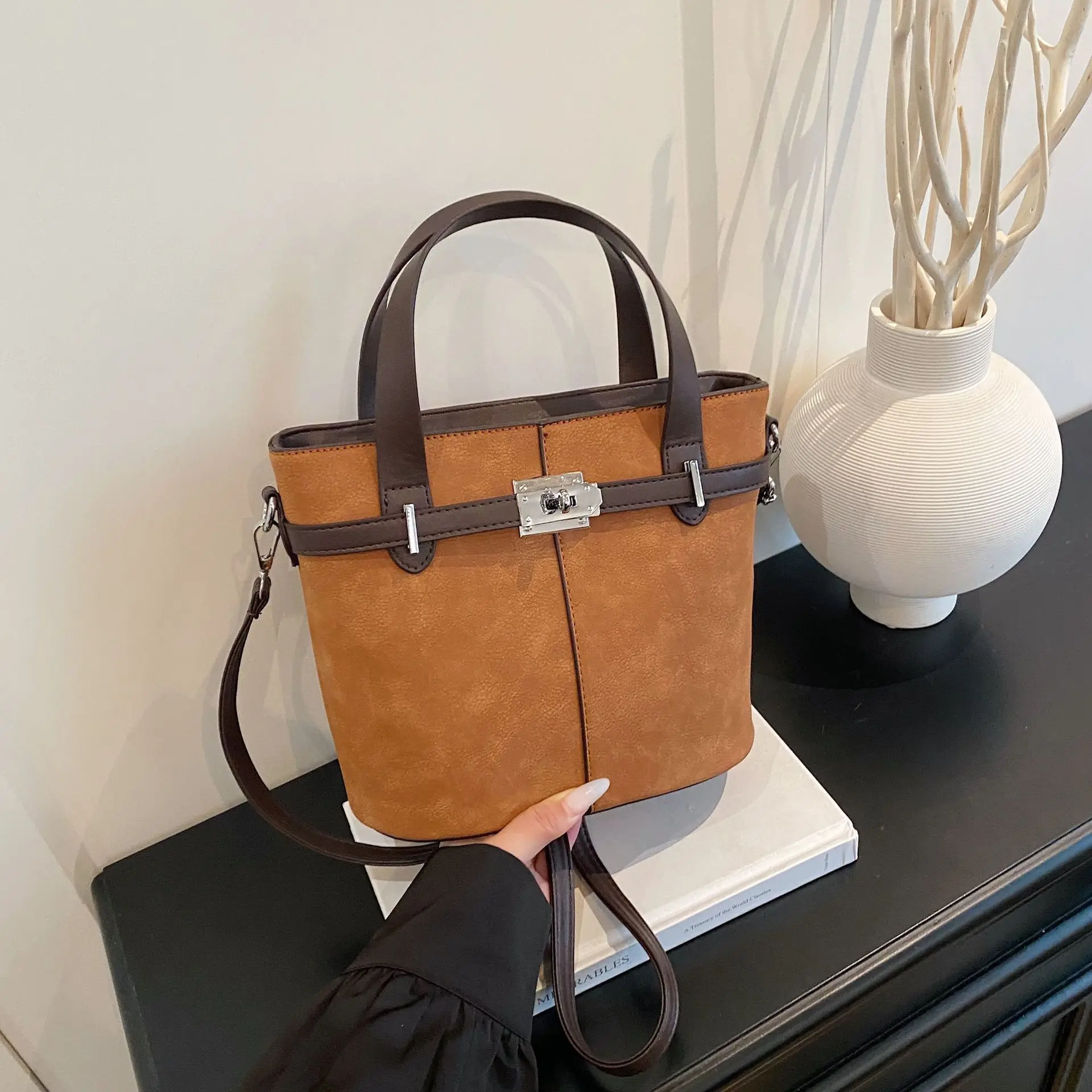 2025 Niche Bucket Bag, Patchwork Suede Tote for Women, Chic Commuter Crossbody, Minimalist Day to Night Bag, Textured Sling Bag
2025 Niche Bucket Bag, Patchwork Suede Tote for Women, Chic Commuter Crossbody, Minimalist Day to Night Bag, Textured Sling Bag