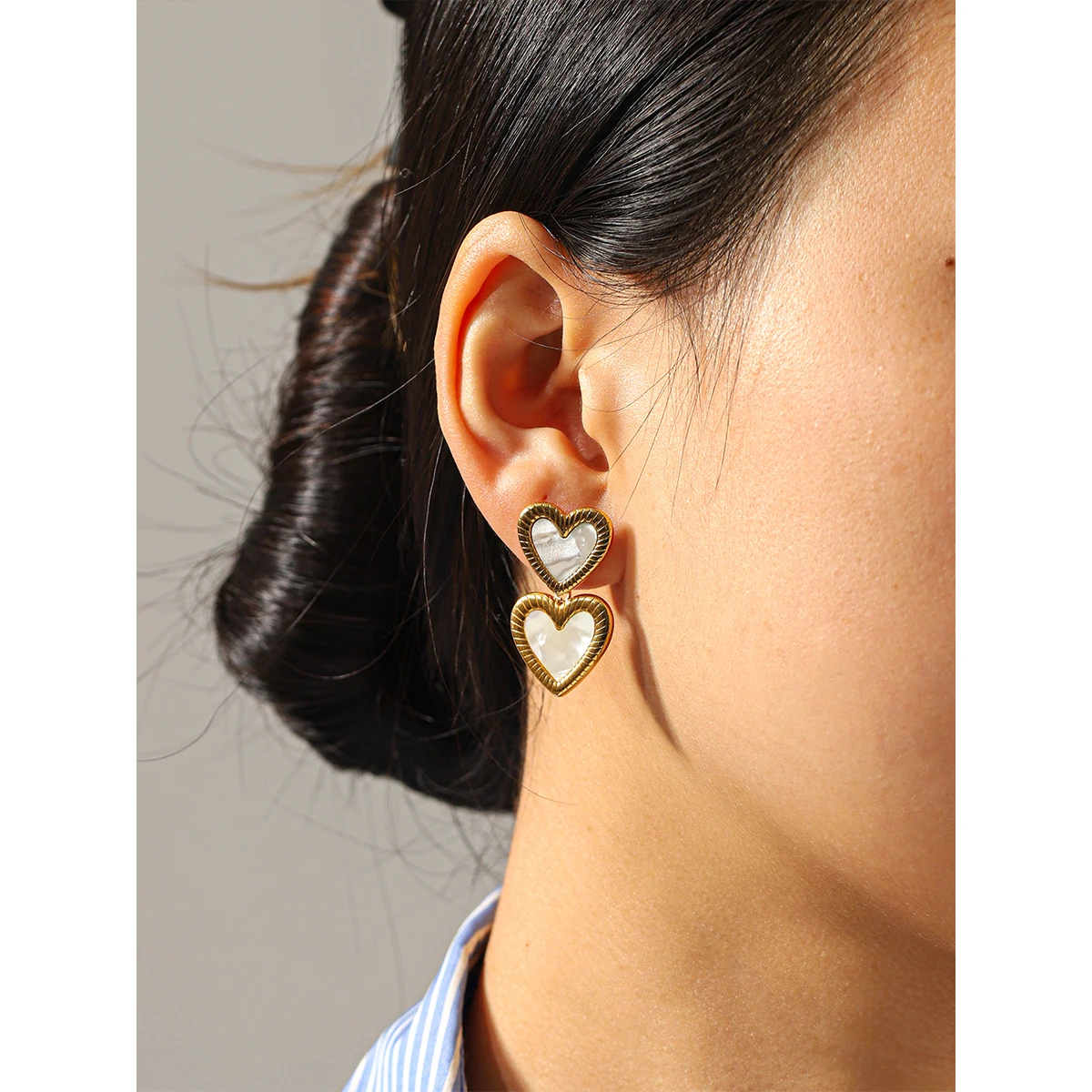 Vintage Double Heart Mother Of Pearl Shell Earrings For Women 18K Plated Stainless Steel Dangle Drop Fashion Jewelry Gift
Vintage Double Heart Mother Of Pearl Shell Earrings For Women 18K Plated Stainless Steel Dangle Drop Fashion Jewelry Gift