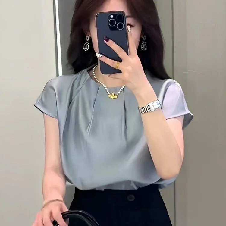 Elegant Satin Short Sleeve Shirt Women's Summer New round Neck High-End Lightweight Luxury Top Commute Style Loose Fit
Elegant Satin Short Sleeve Shirt Women's Summer New round Neck High-End Lightweight Luxury Top Commute Style Loose Fit