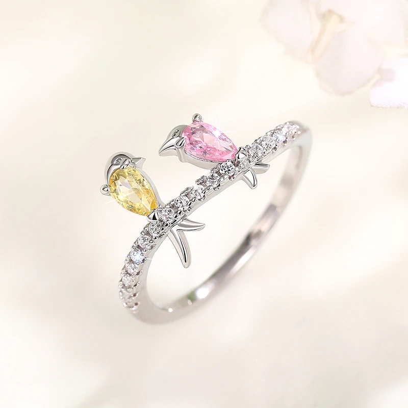 Huitan Couple Birds Rings Novel Design Finger Accessories for Women Daily Wear Statement Rings with Pink/Yellow CZ Funny Jewelry
Huitan Couple Birds Rings Novel Design Finger Accessories for Women Daily Wear Statement Rings with Pink/Yellow CZ Funny Jewelry