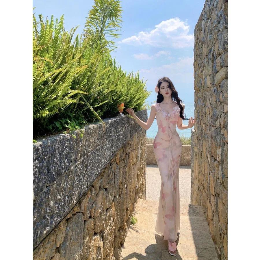 【New style】Tea break French pink dyed flower V-neck sling dress, super handsome, beautiful waistband, hip temperament skirt.
【New style】Tea break French pink dyed flower V-neck sling dress, super handsome, beautiful waistband, hip temperament skirt.