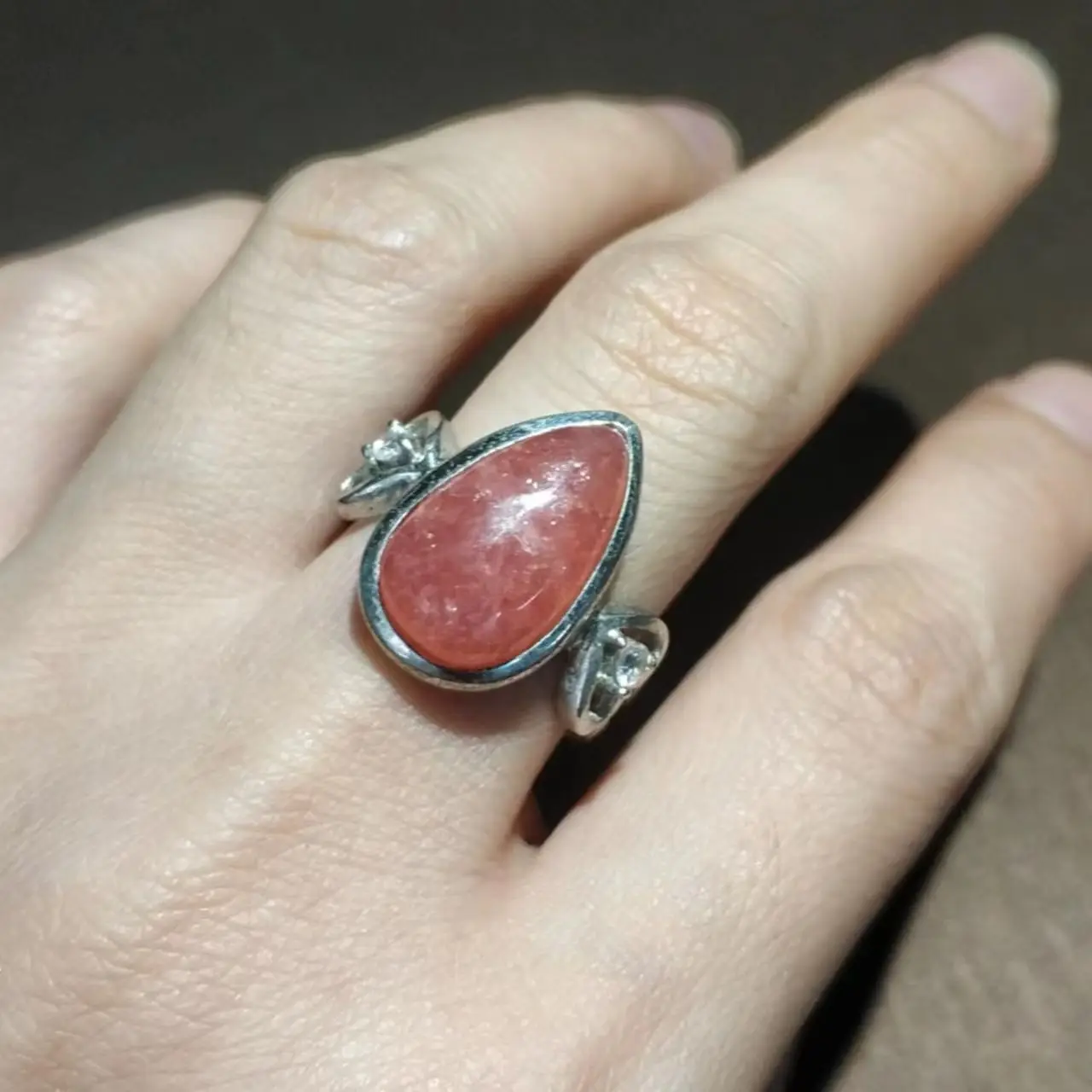 1pcs/lot Natural Rhodochrosite Red Ruby Crystal Ring Female S925 silver Number 7 luster precious jewelry amulet cosmetic rare
1pcs/lot Natural Rhodochrosite Red Ruby Crystal Ring Female S925 silver Number 7 luster precious jewelry amulet cosmetic rare