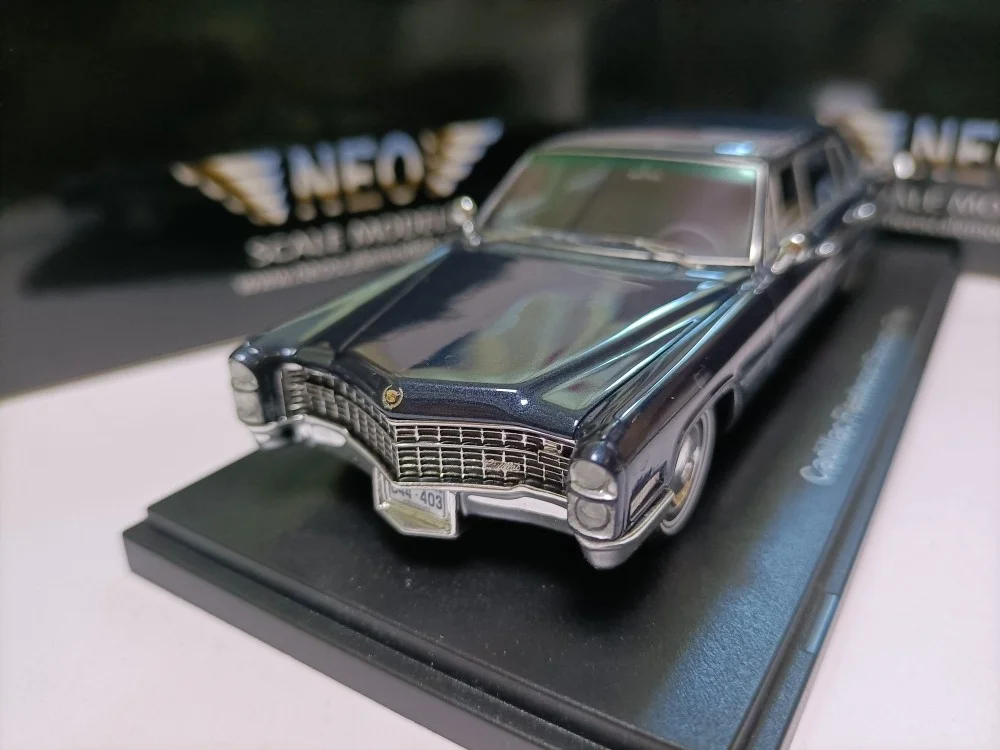 Diecast 1/43 1966 Fleetwood 75 Sedan Vintage Car Simulation Resin Car Model Retro Collection Gift
Diecast 1/43 1966 Fleetwood 75 Sedan Vintage Car Simulation Resin Car Model Retro Collection Gift