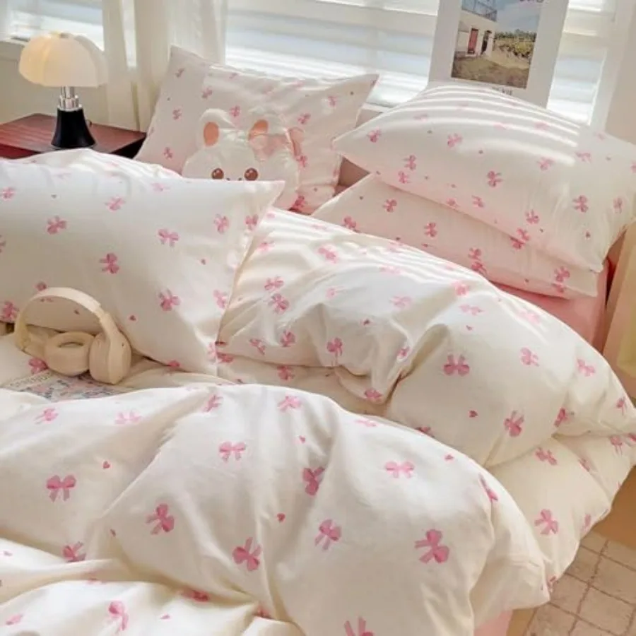 Duvet Cover Size 100% Cotton Heart Coquette Bedding 3 Pieces Soft Breathable Girls Aesthetic Dorm Bedding Set for All Seasons
Duvet Cover Size 100% Cotton Heart Coquette Bedding 3 Pieces Soft Breathable Girls Aesthetic Dorm Bedding Set for All Seasons