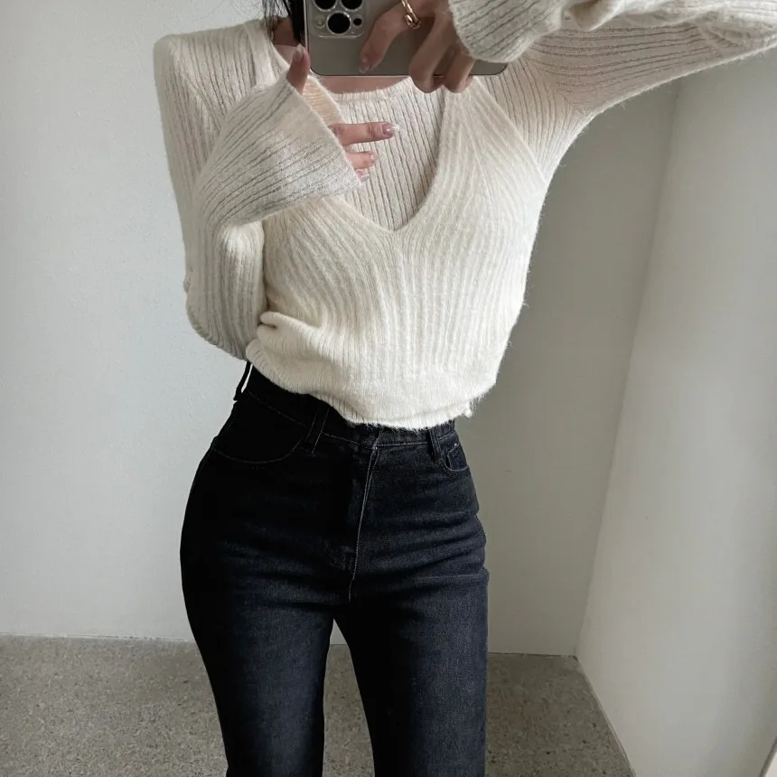 Women's Chic V-Neck Long Sleeve Knitwear Versatile Simple Outerwear Fake Two-Piece Style Fashionable Korean Design Sweater
Women's Chic V-Neck Long Sleeve Knitwear Versatile Simple Outerwear Fake Two-Piece Style Fashionable Korean Design Sweater