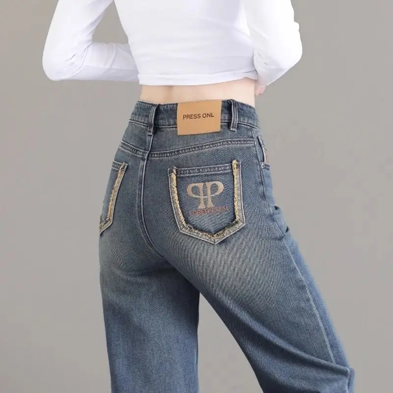 Fashion Zipper Button Spliced Pockets Straight Denim Pants Female Clothing 2024 Autumn New Loose Korean High Waist Casual Pants
Fashion Zipper Button Spliced Pockets Straight Denim Pants Female Clothing 2024 Autumn New Loose Korean High Waist Casual Pants