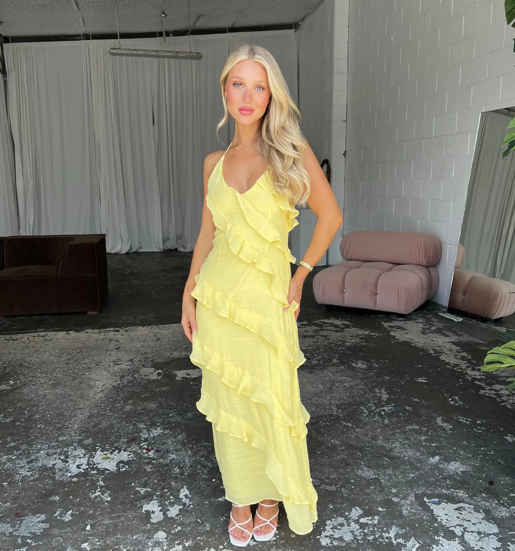 2025 new multi-layer fungus edge sexy backless hanging neck long dress solid color sleeveless strap lotus leaf edge dress
2025 new multi-layer fungus edge sexy backless hanging neck long dress solid color sleeveless strap lotus leaf edge dress