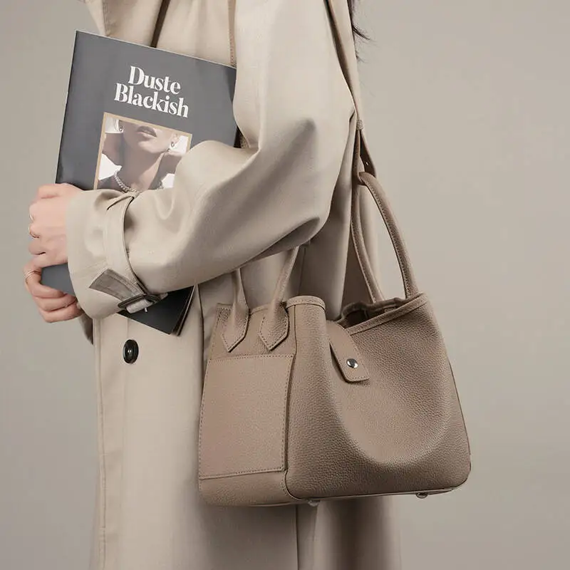 Top-layer Cowhide 2026 Niche Women's High-quality Genuine Leather Handbag Single Shoulder Bag Fashion Brand Bag Lady's Crossbody
Top-layer Cowhide 2026 Niche Women's High-quality Genuine Leather Handbag Single Shoulder Bag Fashion Brand Bag Lady's Crossbody