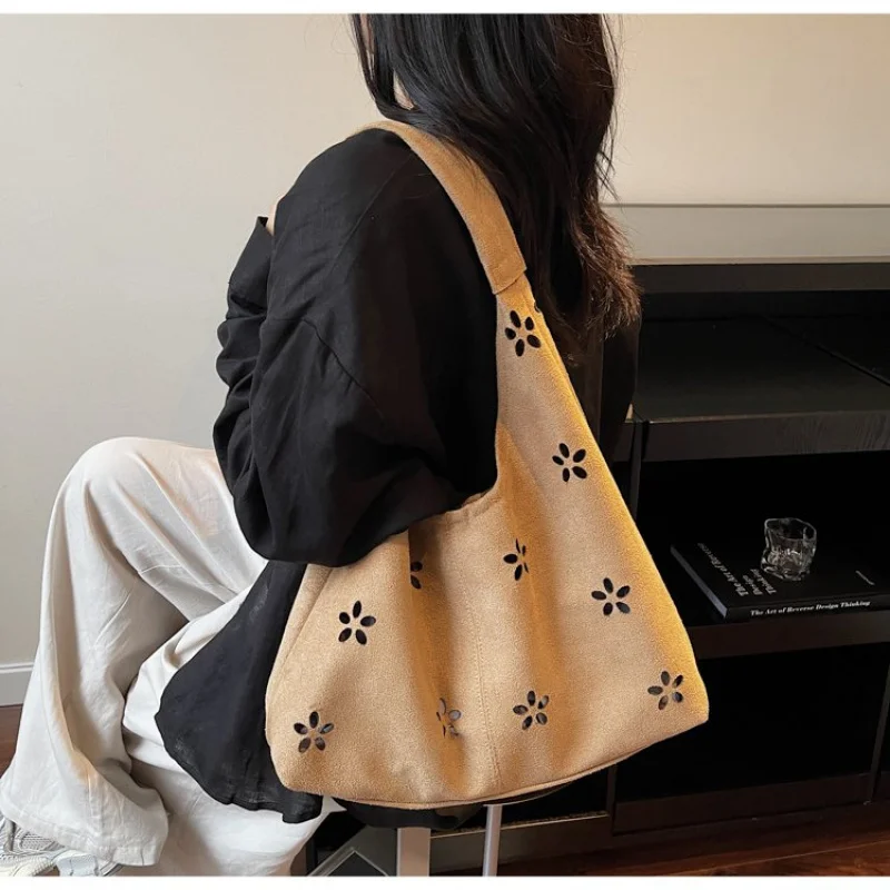 Двухслойная кожаная сумка-мешок, женская сумка через плечо в стиле бохо, кошелек через плечо ручной работы с украшением бахромой
Двухслойная кожаная сумка-мешок, женская сумка через плечо в стиле бохо, кошелек через плечо ручной работы с украшением бахромой