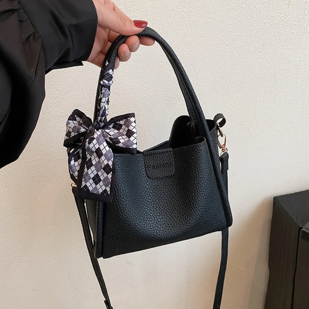 Minimalist Pu Leather Bucket Bag Solid Color Versatile Crossbody Bag with Ribbon Korean Style Women 's Handbag Outdoor
Minimalist Pu Leather Bucket Bag Solid Color Versatile Crossbody Bag with Ribbon Korean Style Women 's Handbag Outdoor