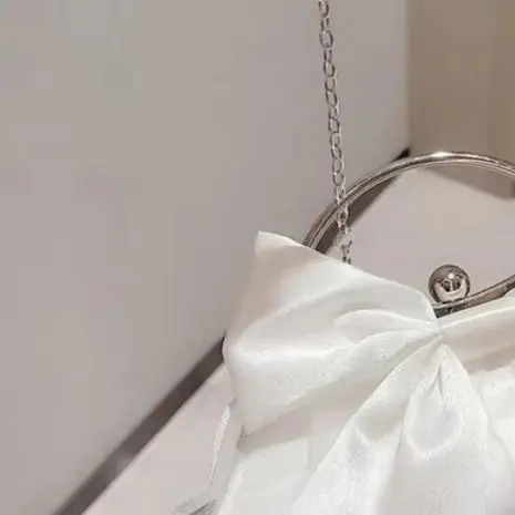 2025 New Fashion Chain Shoulder Bag with Sweet Satin Bow Womens Elegant Evening Clutch Ladies Handbag for Wedding Parties
2025 New Fashion Chain Shoulder Bag with Sweet Satin Bow Womens Elegant Evening Clutch Ladies Handbag for Wedding Parties