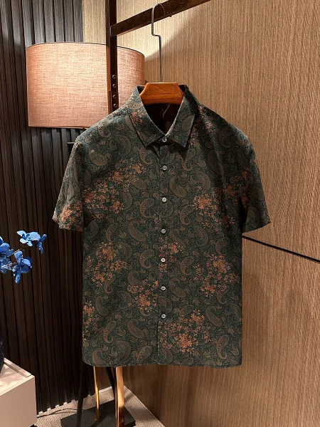 New Chinese Style Walnut Flower Xiangyun Silk Men's Short Sleeve Shirt Fashionable Urban Breathable Lightweight Summer Shirt
New Chinese Style Walnut Flower Xiangyun Silk Men's Short Sleeve Shirt Fashionable Urban Breathable Lightweight Summer Shirt