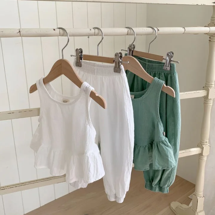 Summer Children's 2024 New Korean Children's Clothing Thin Vest Cool Girls' Suit Medium and Children's Two-piece Set
Summer Children's 2024 New Korean Children's Clothing Thin Vest Cool Girls' Suit Medium and Children's Two-piece Set