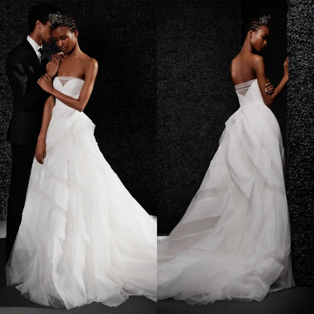 Customized High Quality White Organza Ruched Wedding Dress Temperament Strapless Sleeveless Chapel Train Backless Bridal Gowns
Customized High Quality White Organza Ruched Wedding Dress Temperament Strapless Sleeveless Chapel Train Backless Bridal Gowns