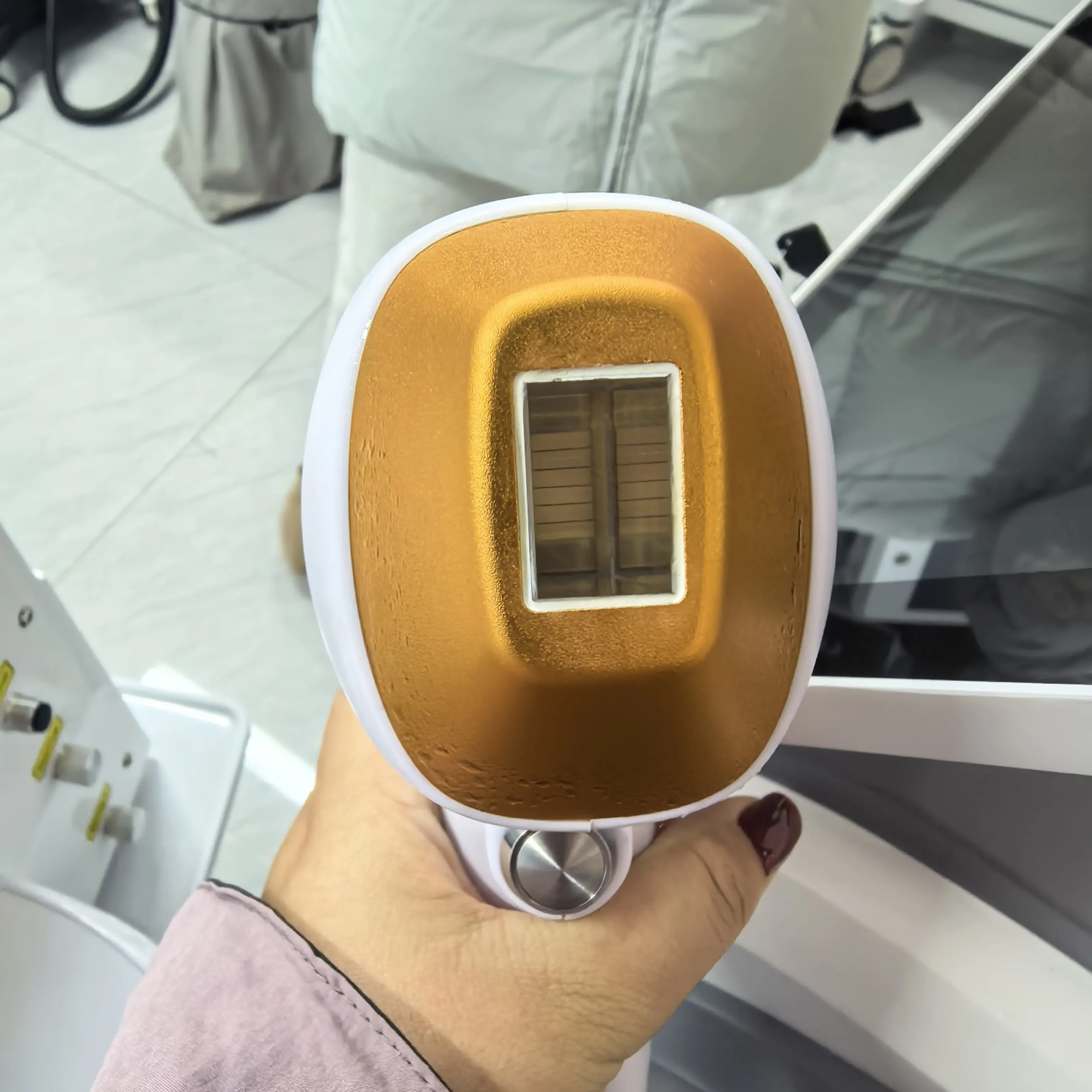 Soprano Titanium Ice Platinum 4000W Painless Diode Laser Hair Removal - 755 808 1064nm 3 Wavelength.
Soprano Titanium Ice Platinum 4000W Painless Diode Laser Hair Removal - 755 808 1064nm 3 Wavelength.